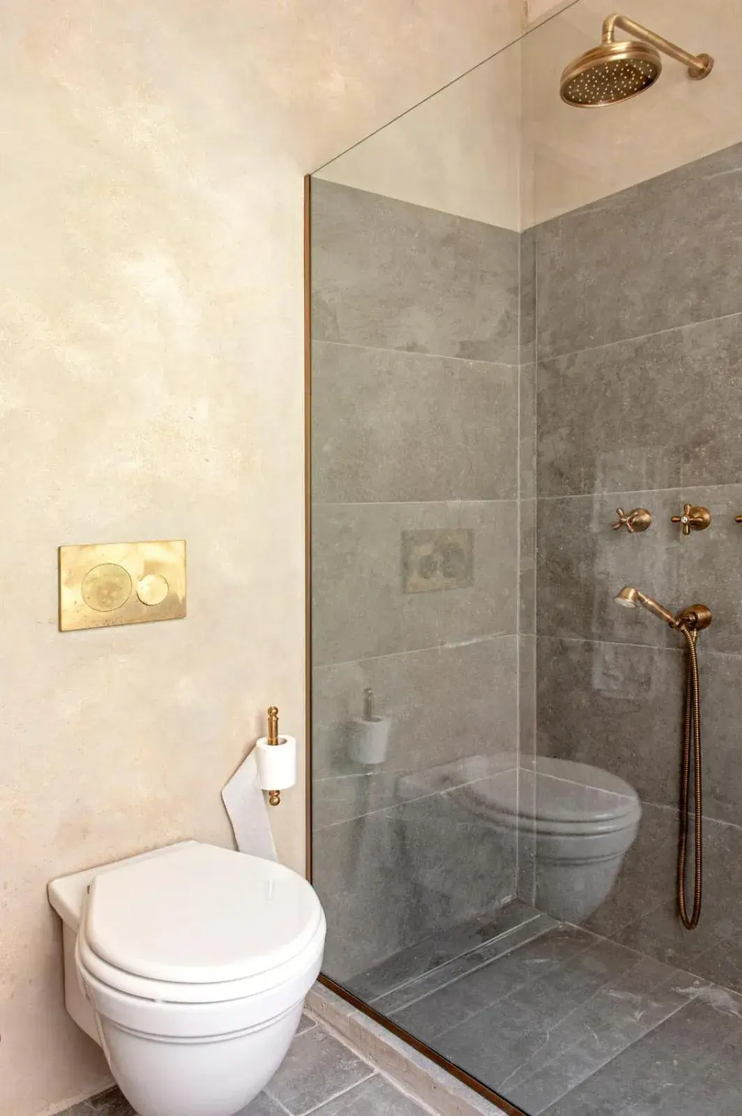 Shower, Bathroom in Hotel Villa Sermolli