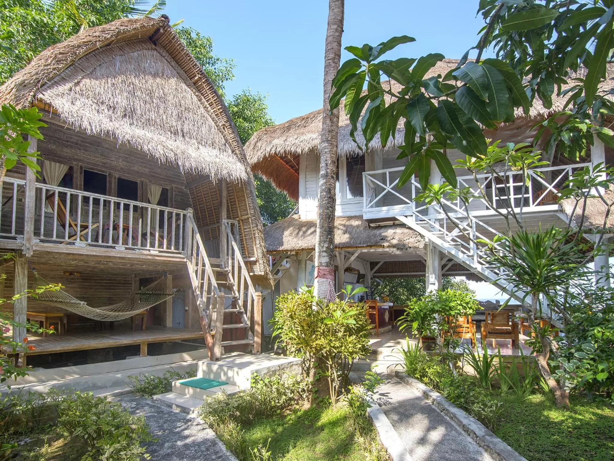 Property building in Mushroom Beach Bungalows