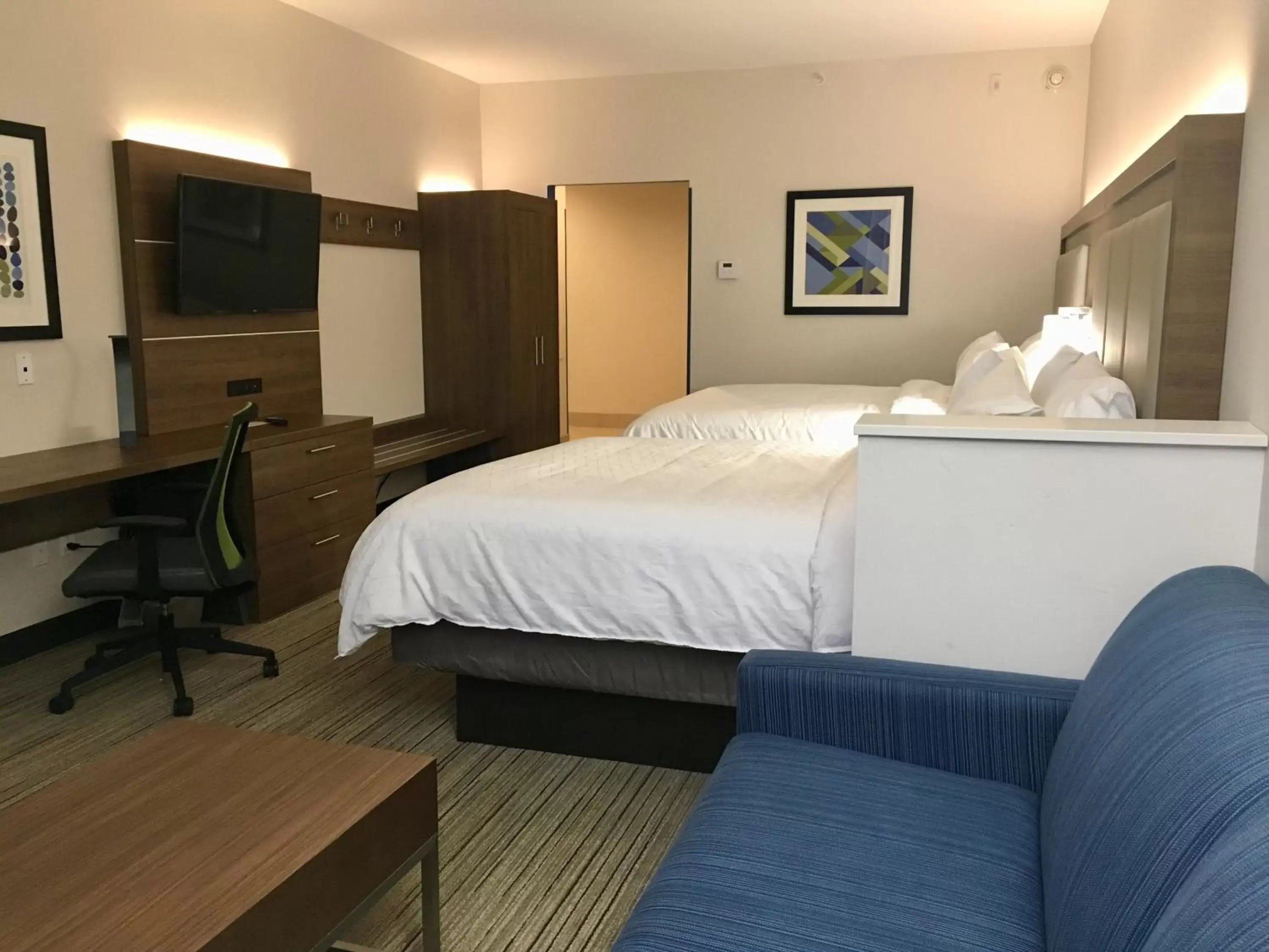 Photo of the whole room, Bed in Holiday Inn Express - Grand Island, an IHG Hotel