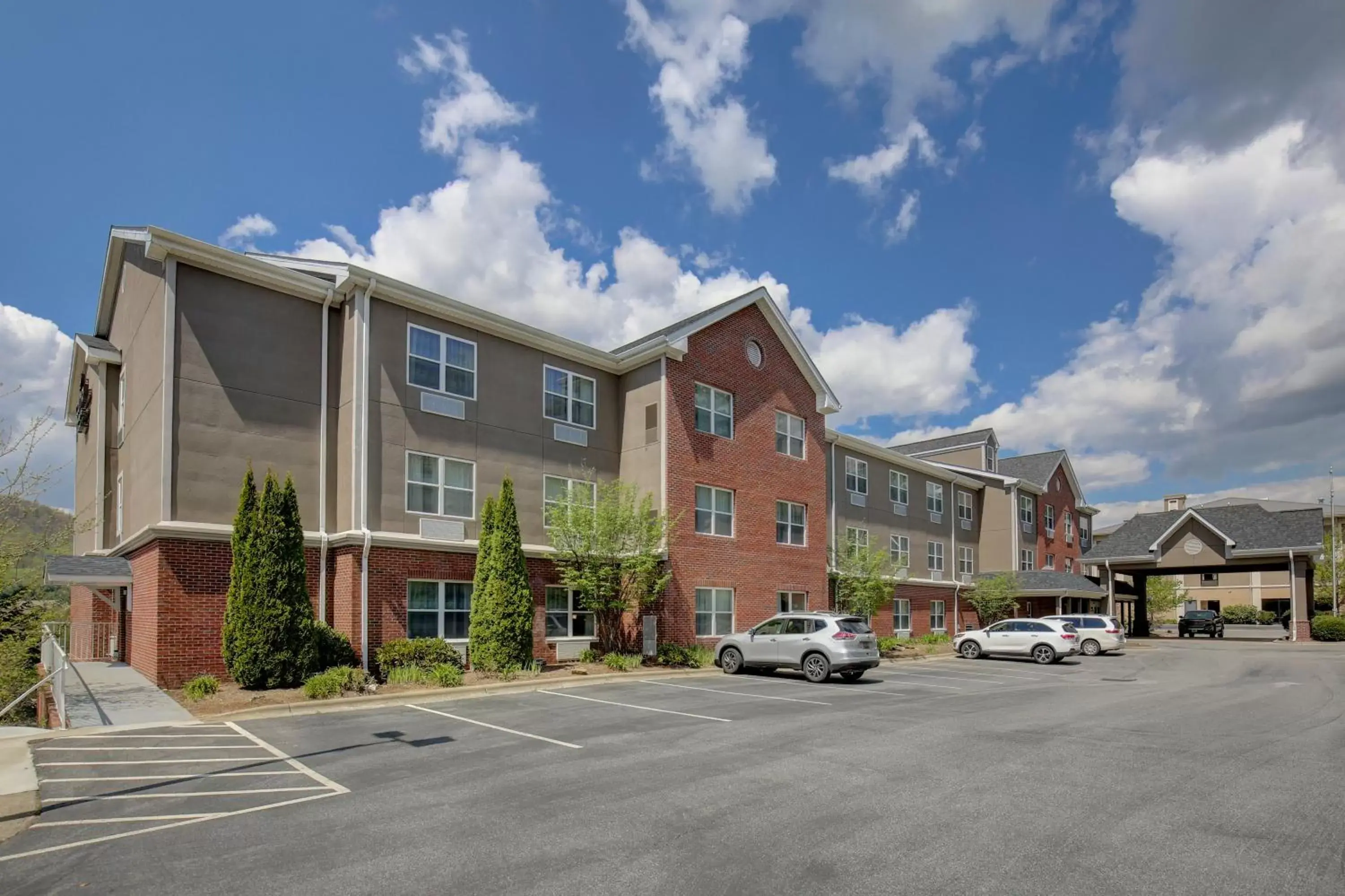 Facade/entrance, Property Building in Country Inn & Suites by Radisson, Boone, NC