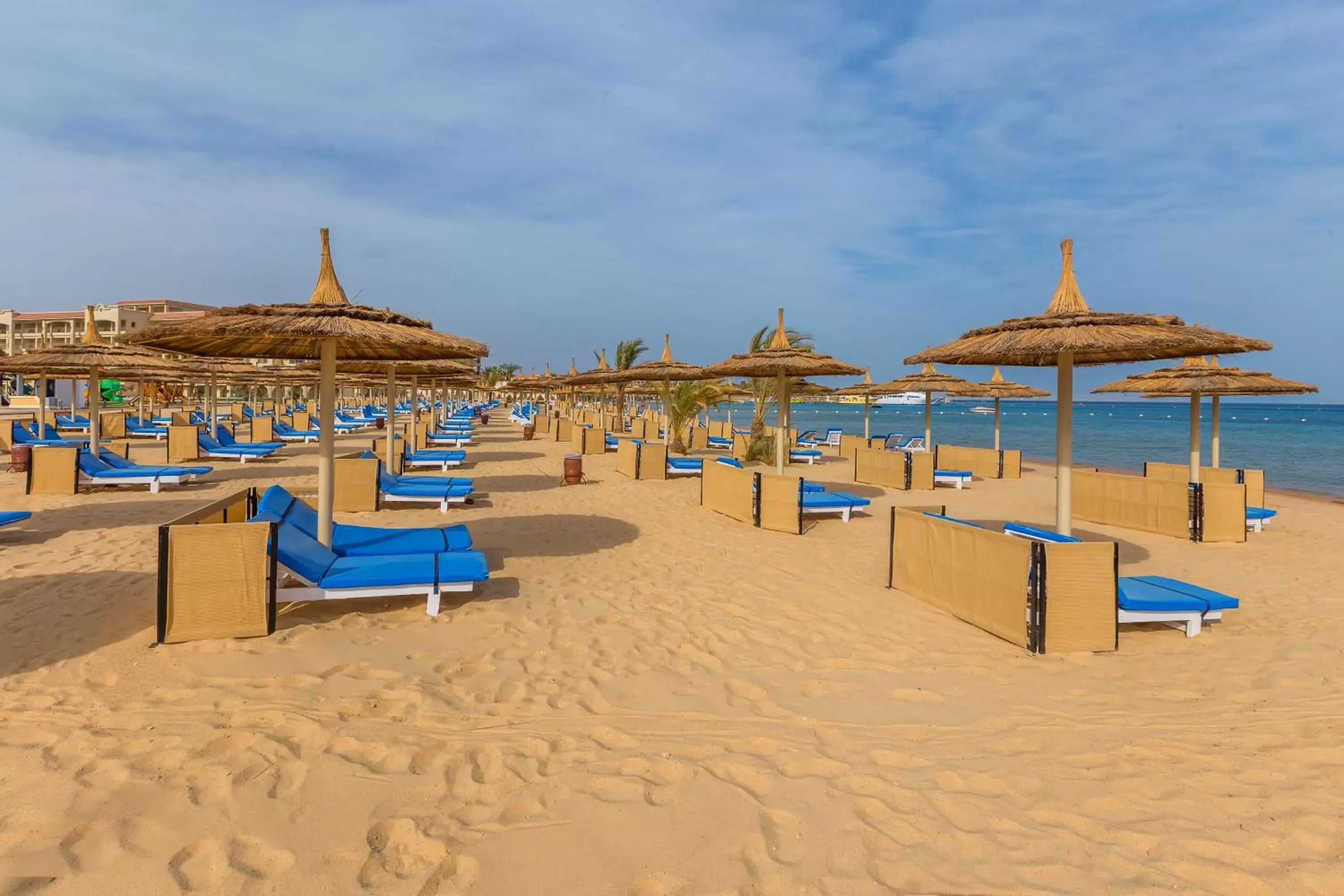 Sea view, Beach in Pickalbatros White Beach Resort - Hurghada