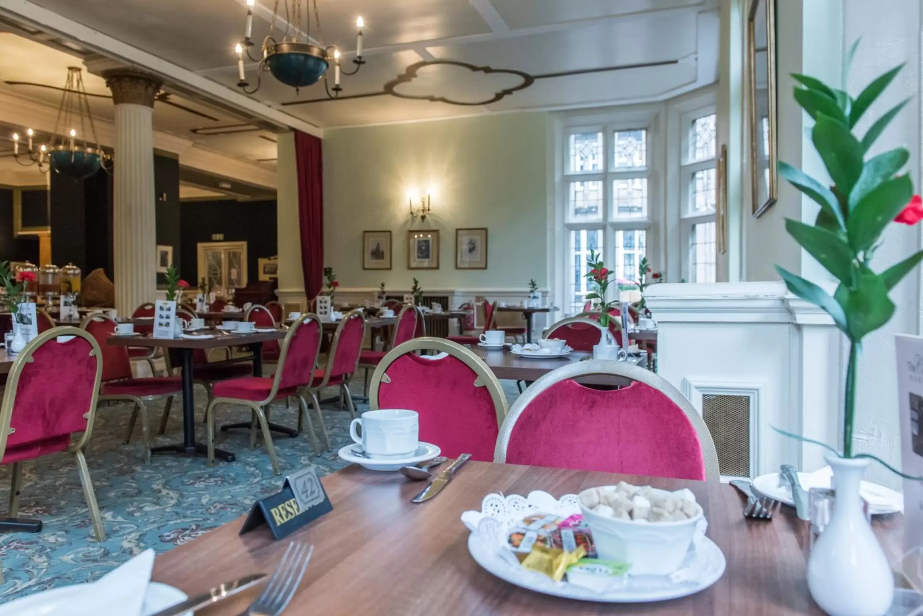 Restaurant/places to eat in Cairn Hotel Restaurant/places to eat in Cairn Hotel