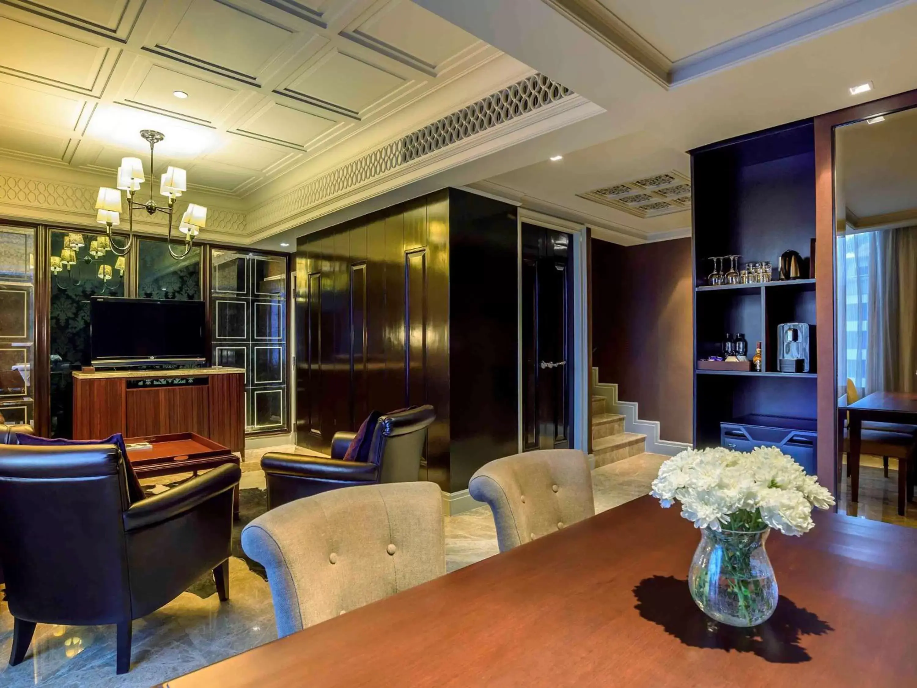 Photo of the whole room, Lounge/Bar in Hotel Muse Bangkok Langsuan - MGallery