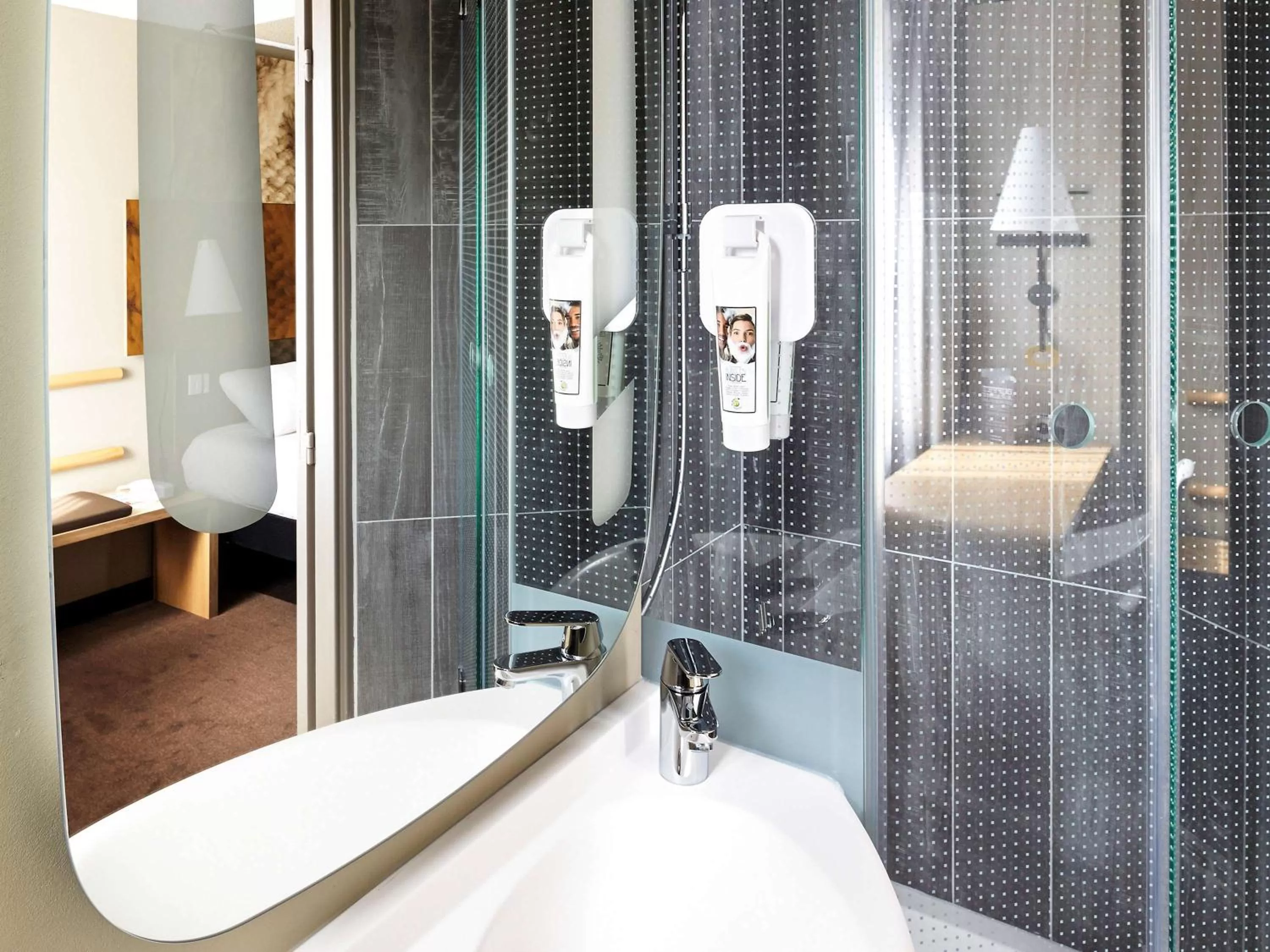 Photo of the whole room in ibis Marne La Vallee Champs-sur-Marne