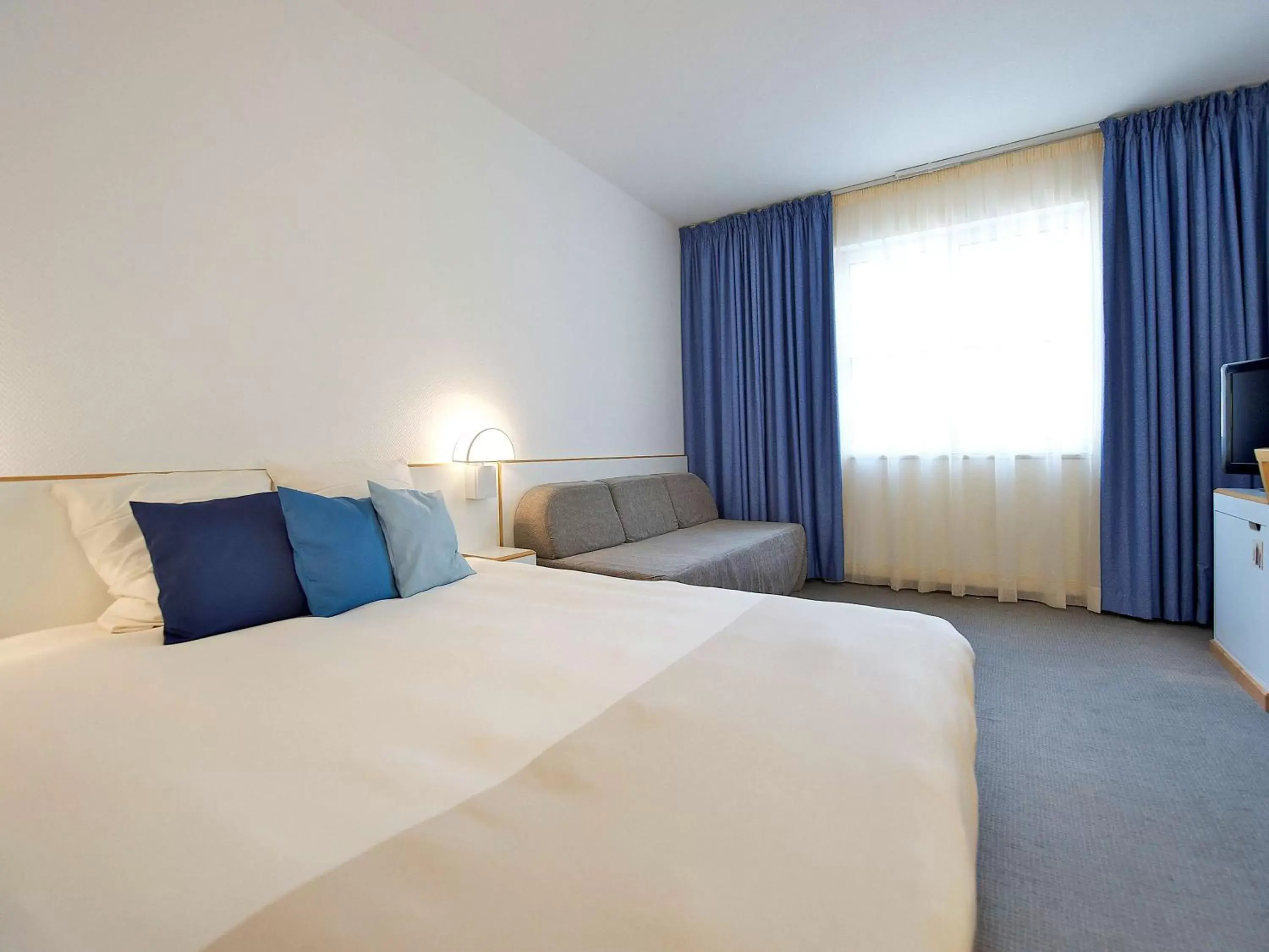 Photo of the whole room, Bed in Novotel Firenze Nord Aeroporto