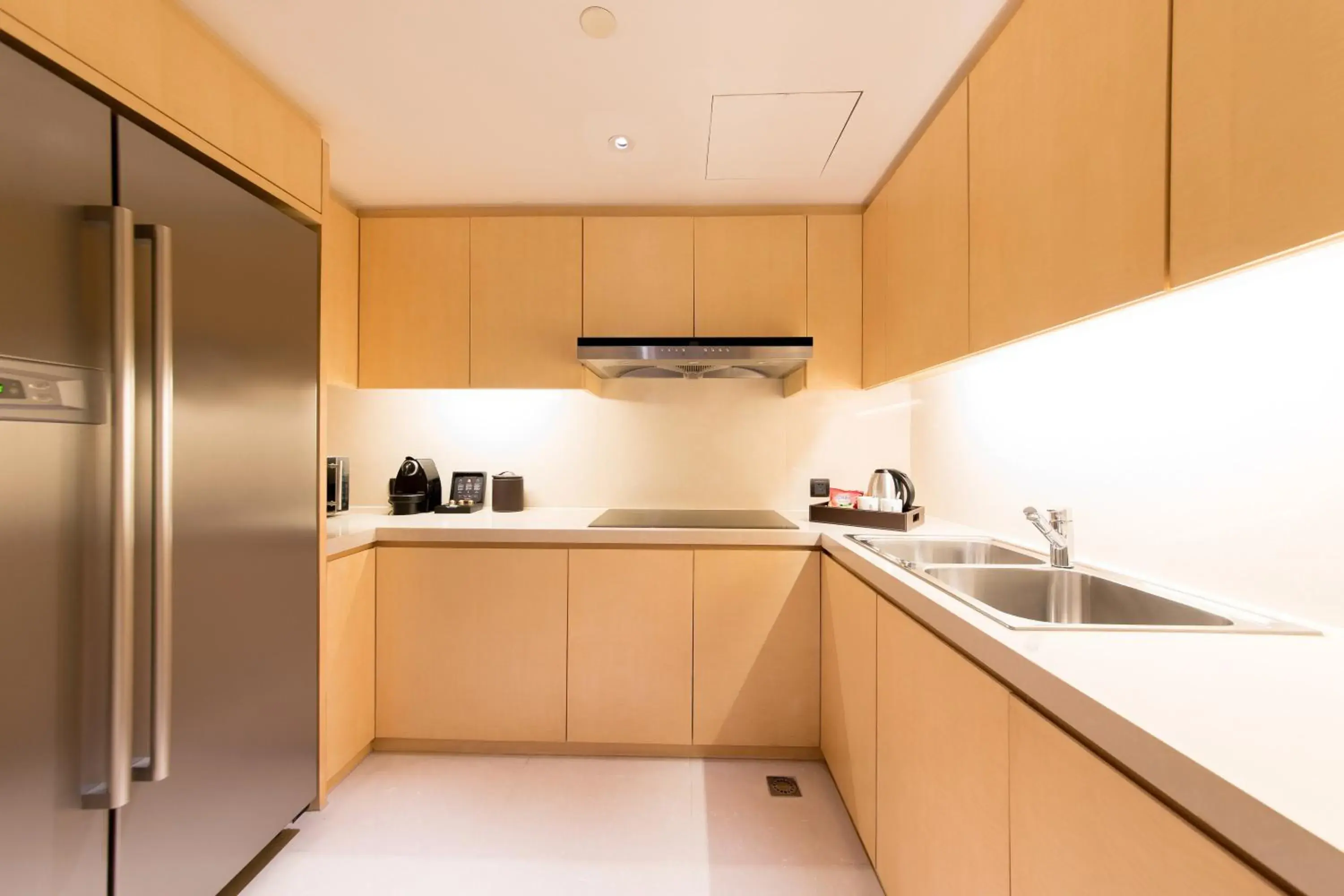 Photo of the whole room, Kitchen/Kitchenette in Marco Polo Wuhan Hotel