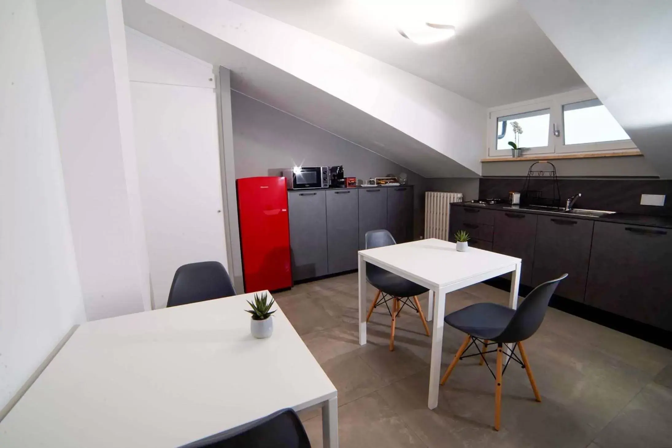 Communal kitchen, Dining Area in B&B Luci di Stelle