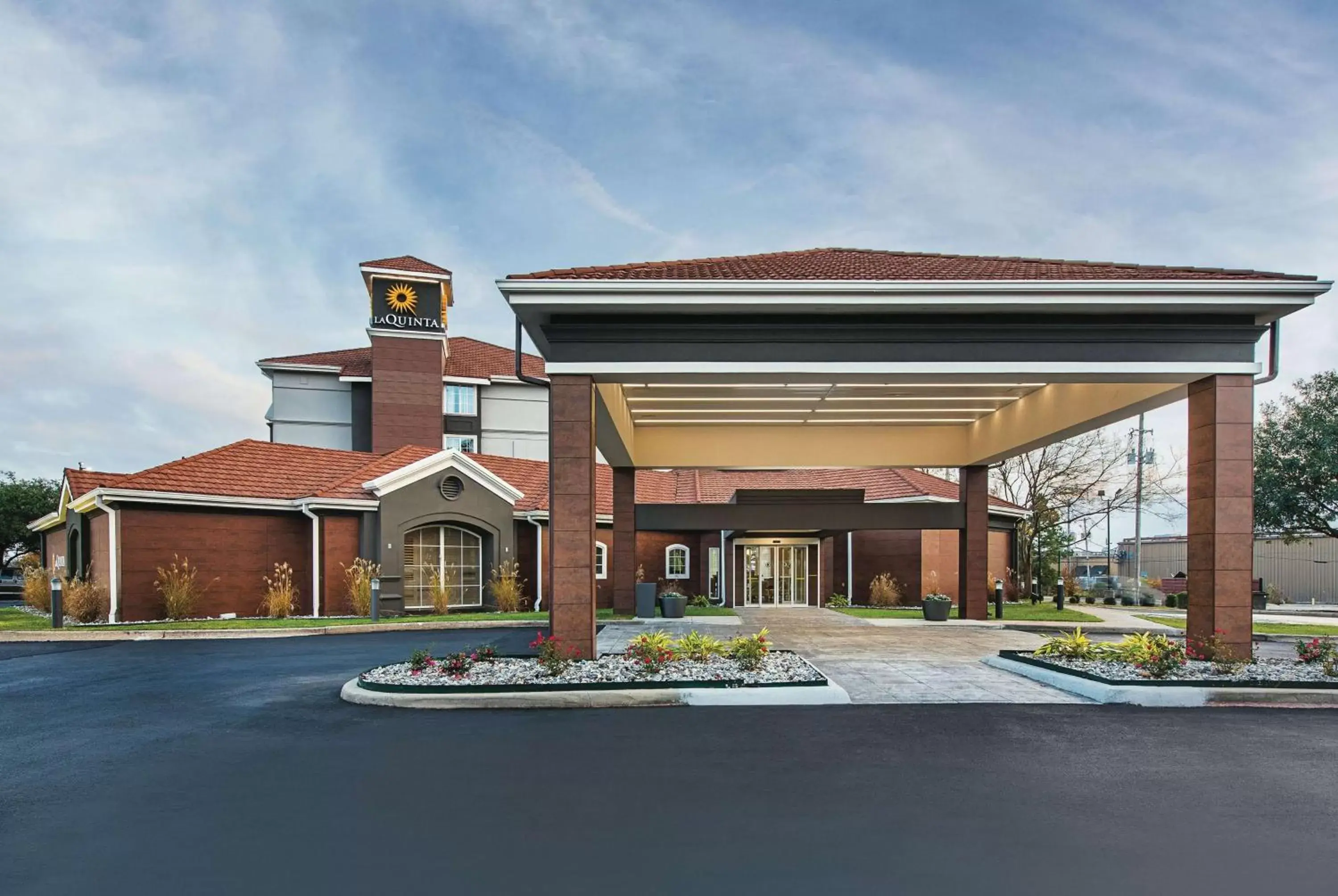 Property Building in La Quinta by Wyndham Shreveport Airport