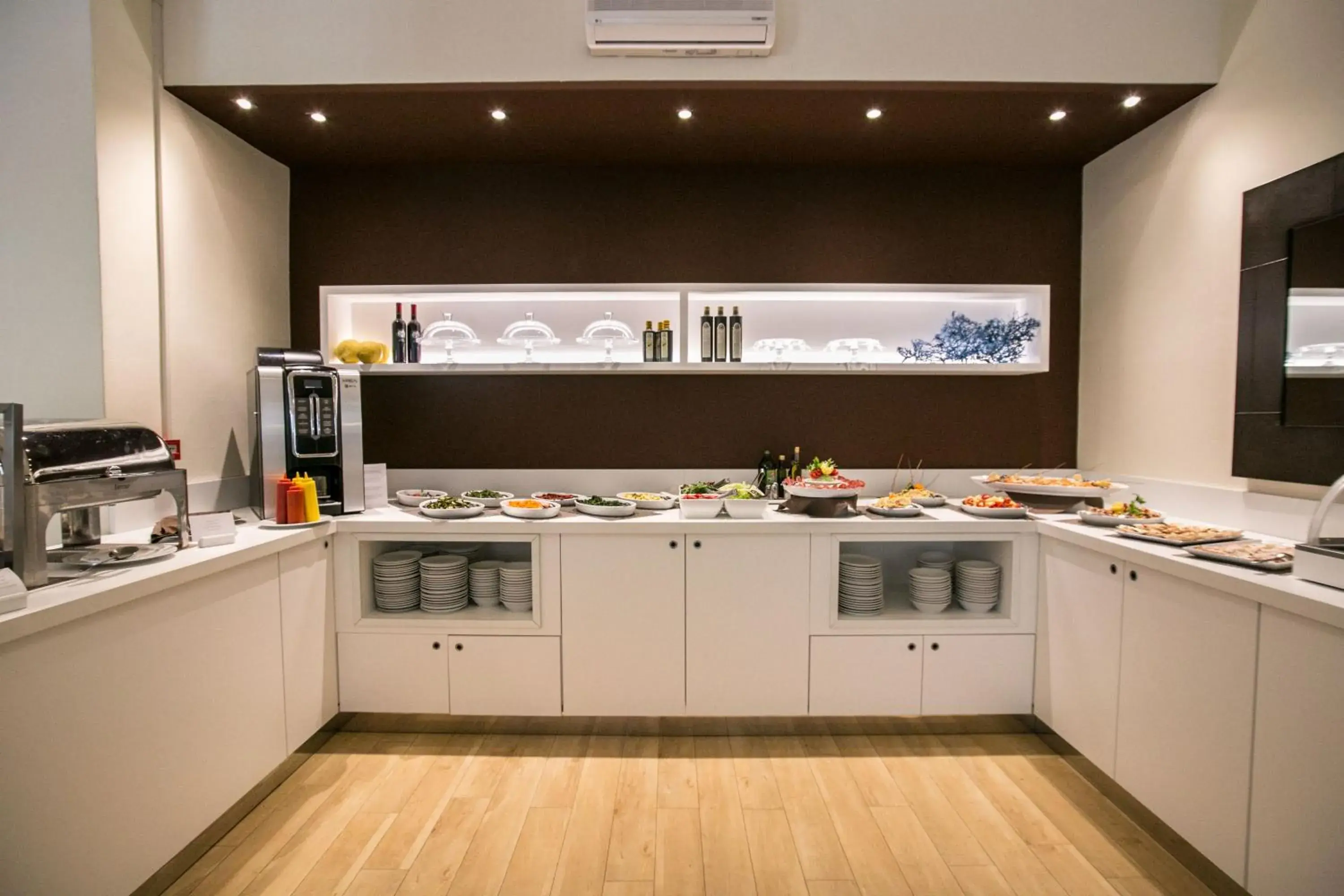 Food and drinks, Kitchen/Kitchenette in Park Hotel Serena