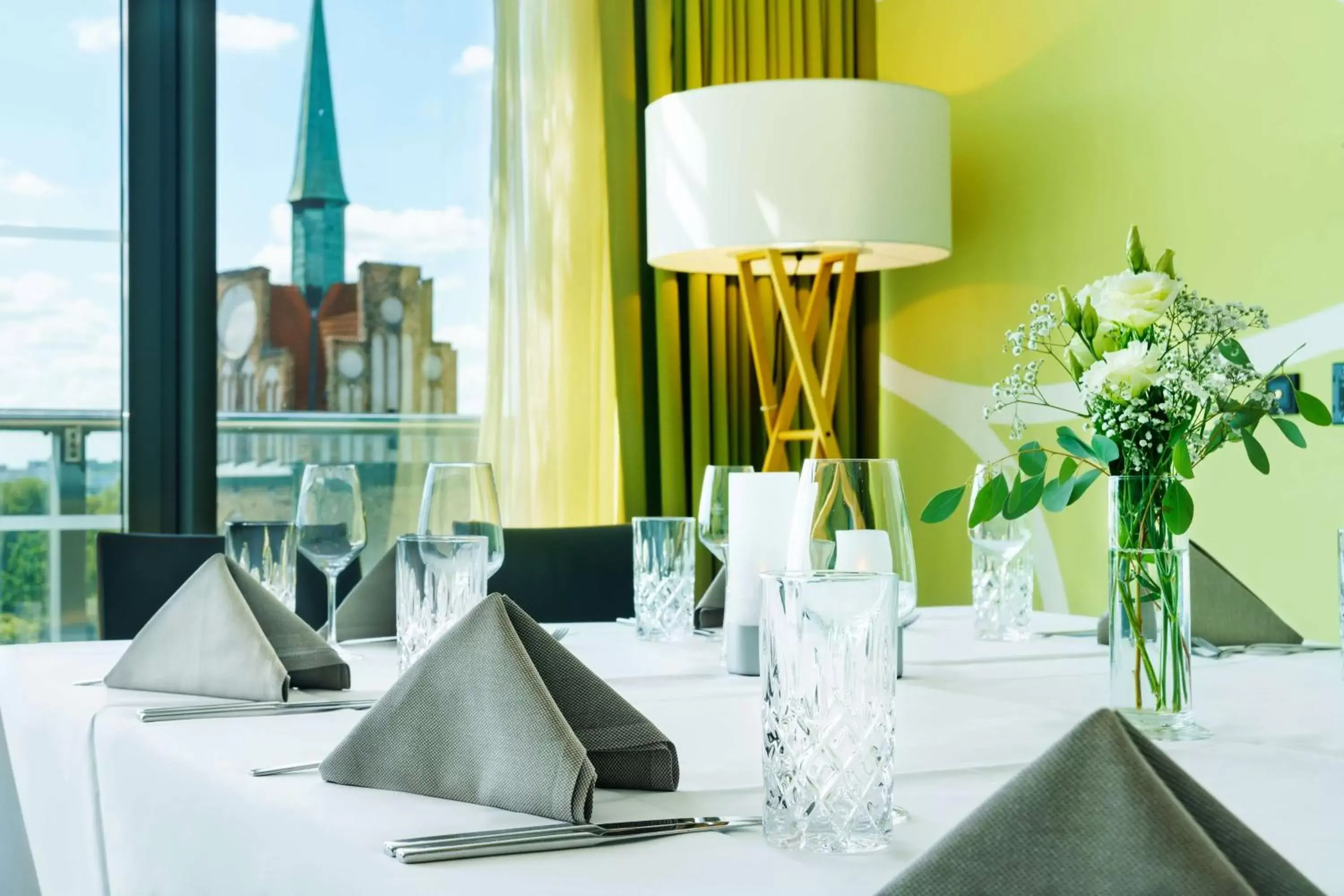 Meeting/conference room, Restaurant/Places to Eat in Radisson Blu Hotel Rostock