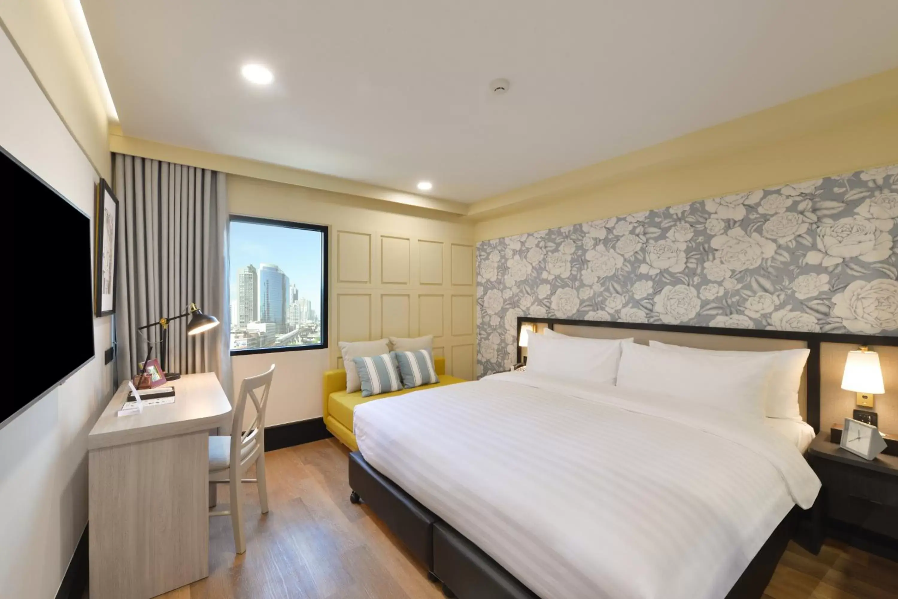 Photo of the whole room, Bed in Oakwood Hotel & Residence Bangkok SHA Plus Certified