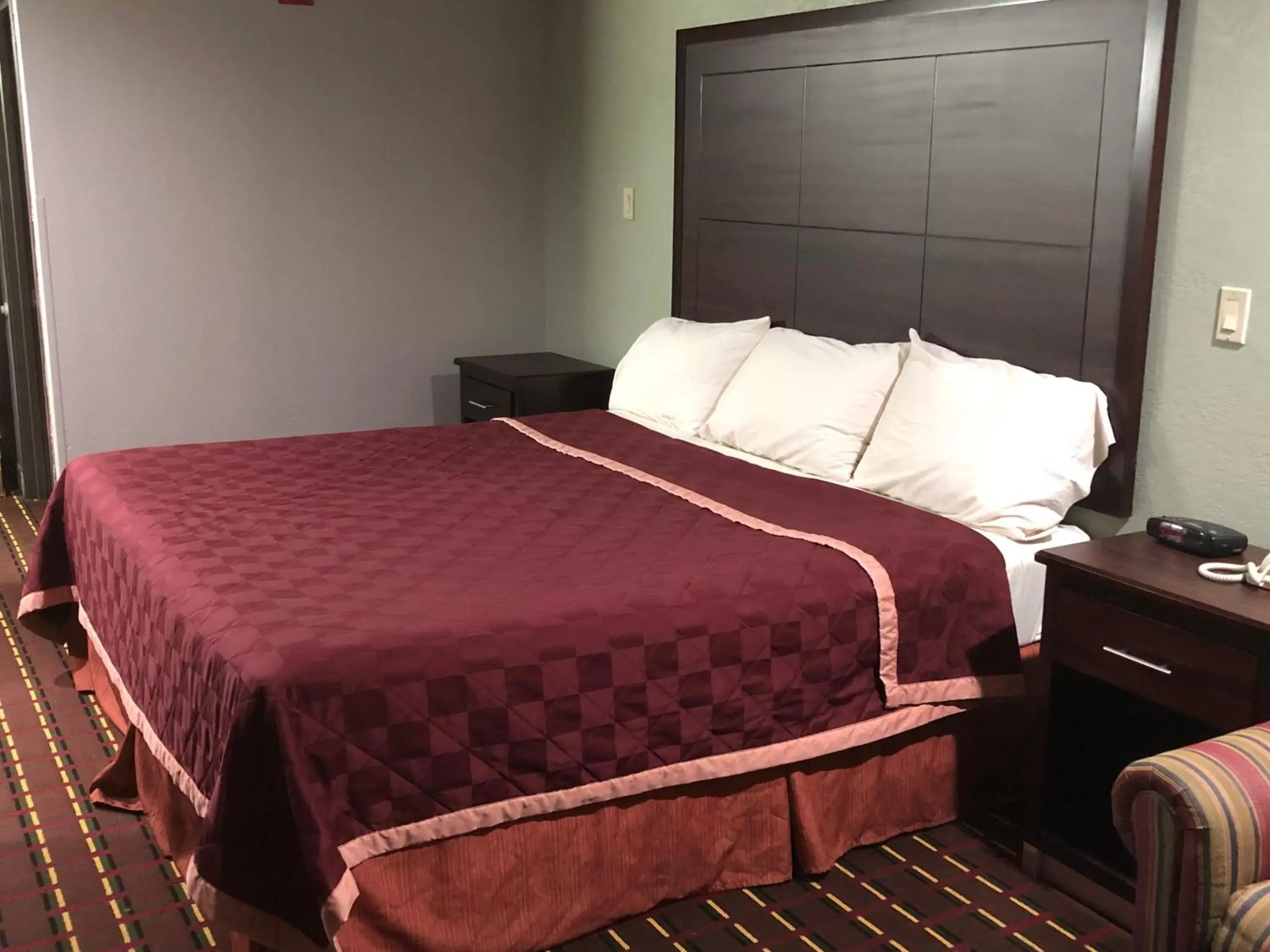 Bed in Texas Inn and Suites Lufkin