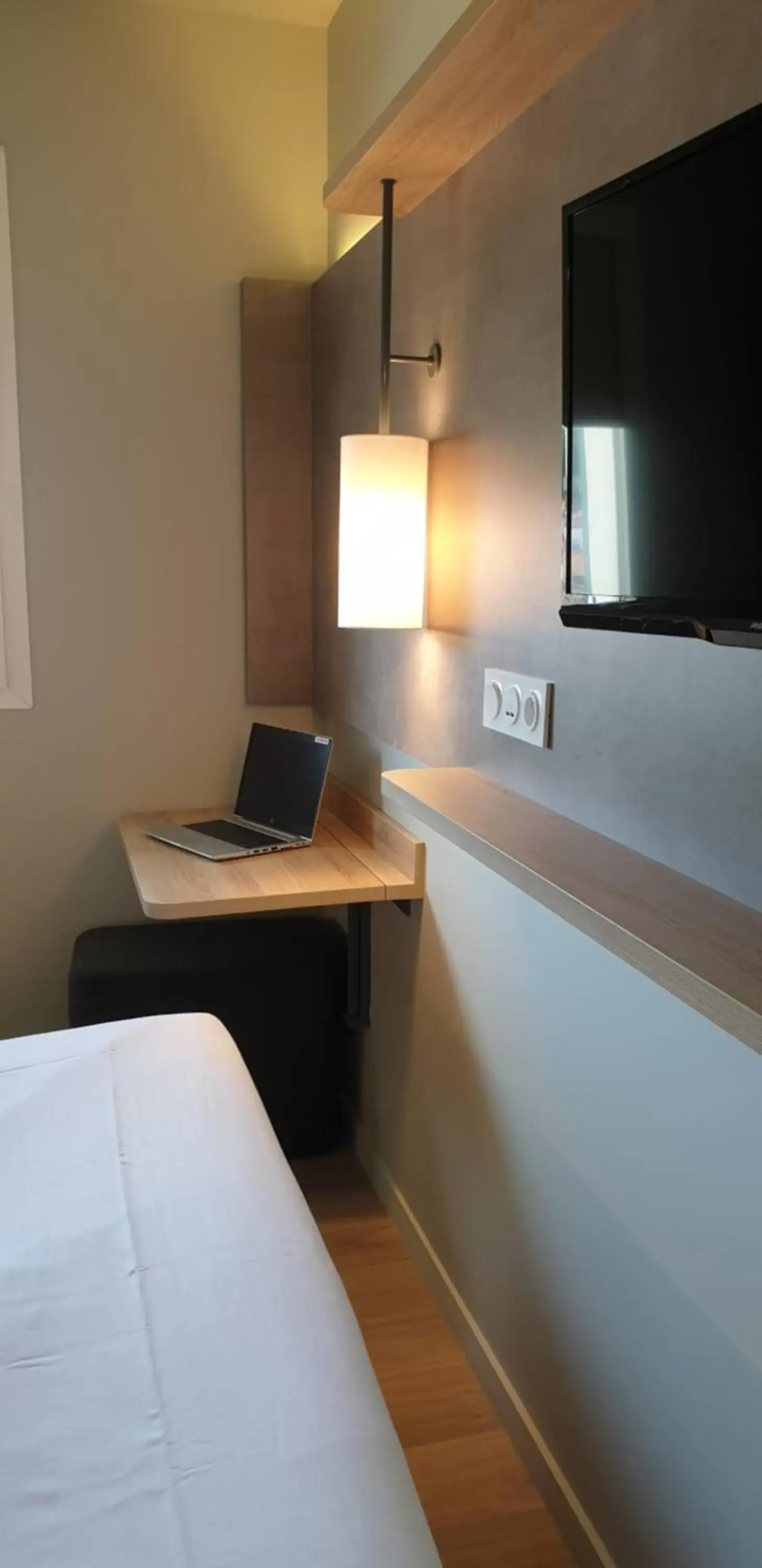 Photo of the whole room, TV/Entertainment Center in ibis budget Ciboure St-Jean-Luz