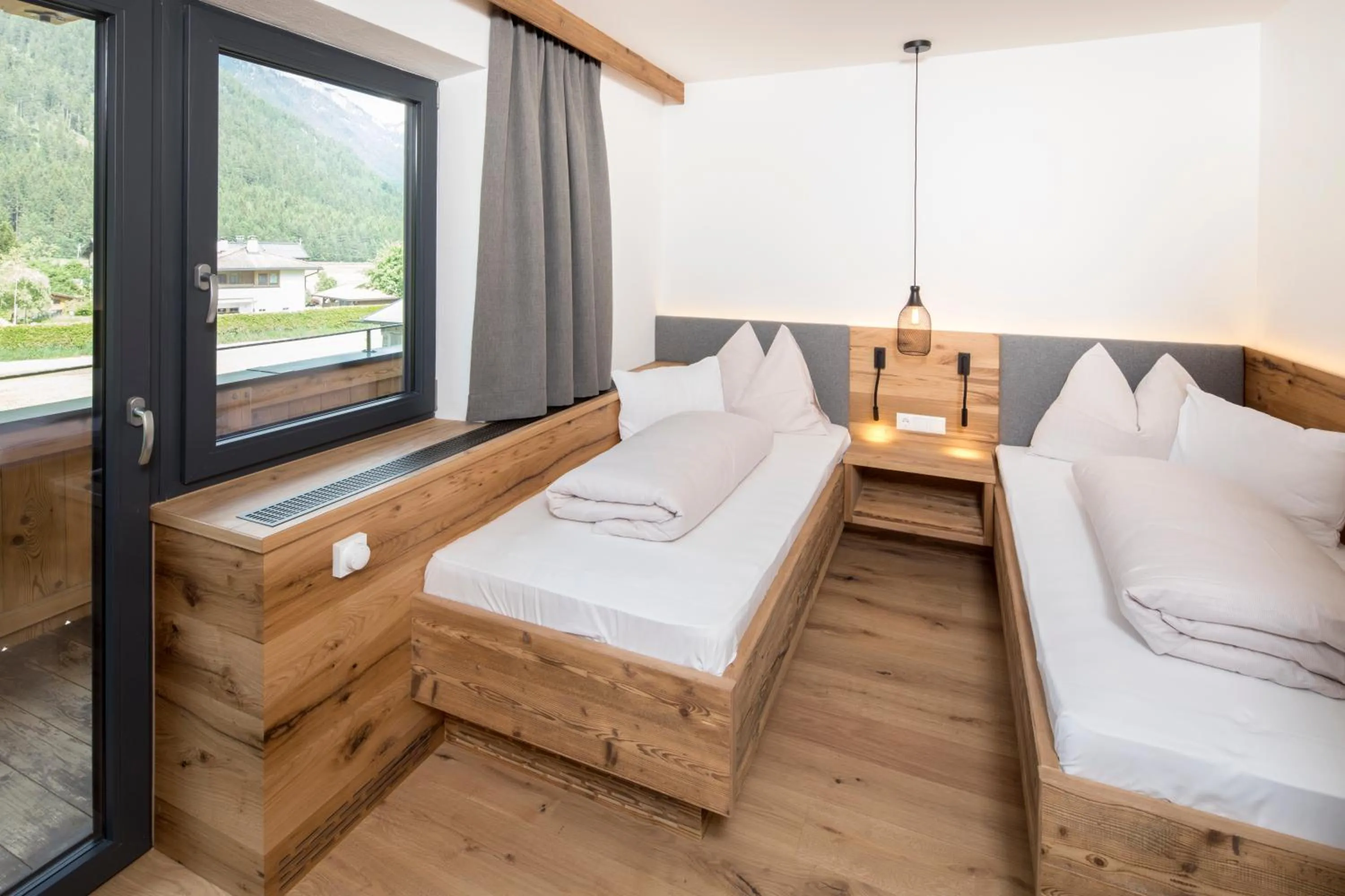 Photo of the whole room, Bed in Hotel & Appartements Heigenhauser