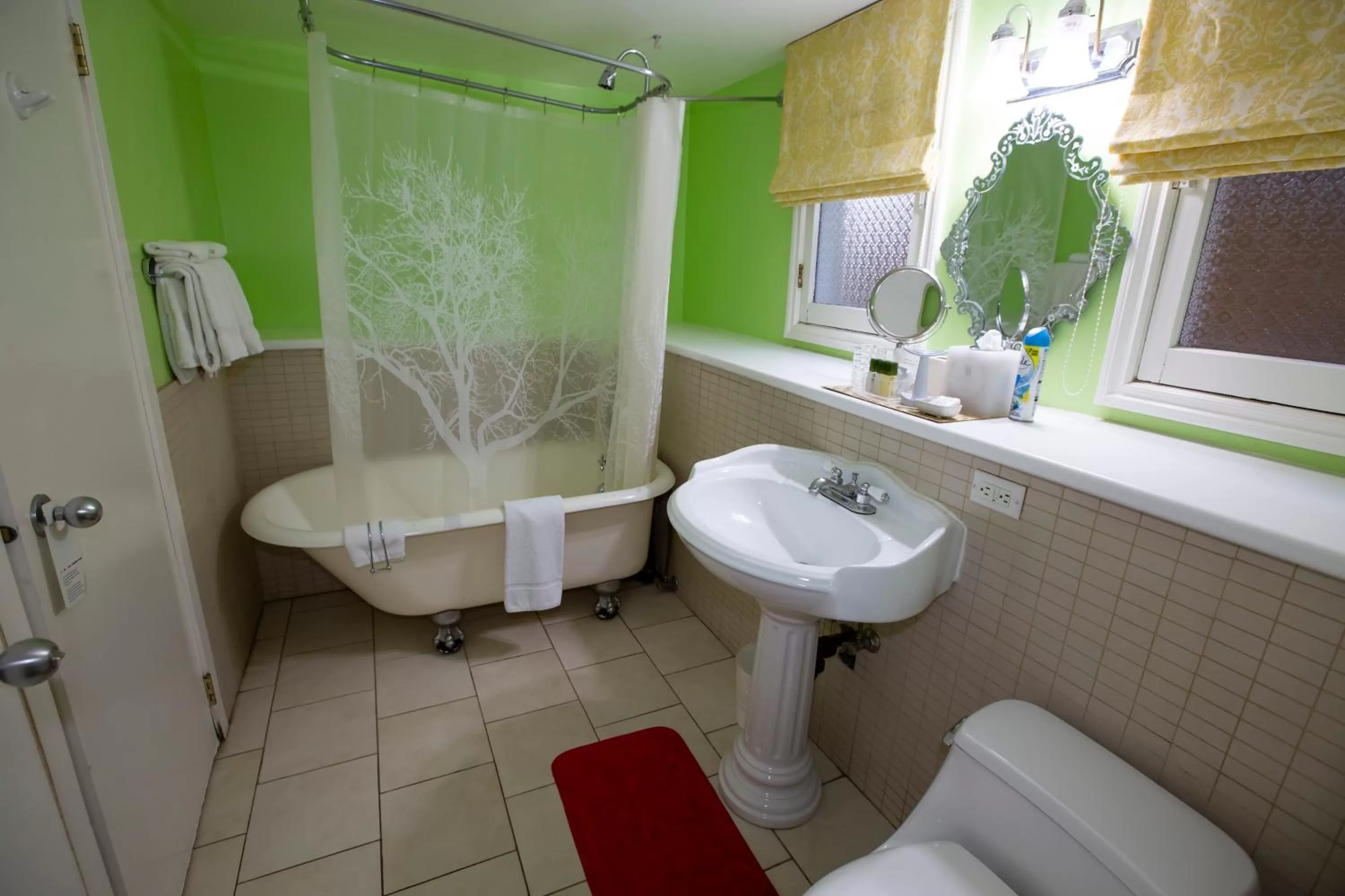 Bathroom in Barclay House Bed and Breakfast