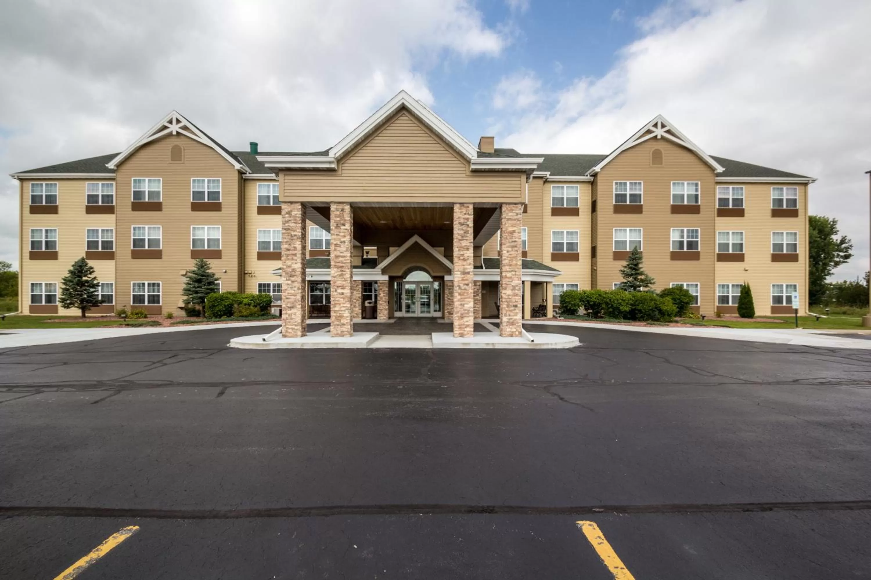 Facade/entrance in Country Inn & Suites by Radisson, Fond du Lac, WI
