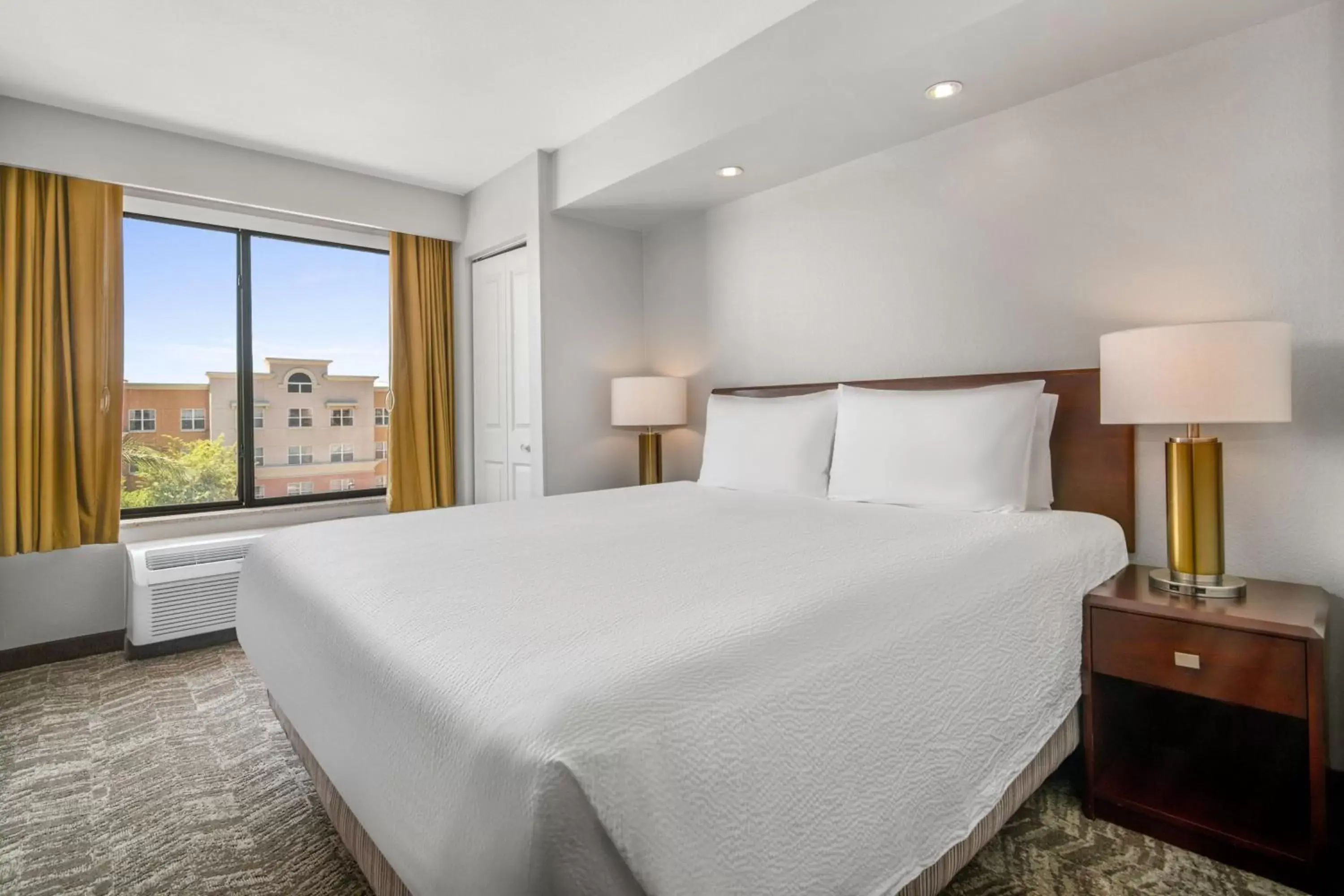 Photo of the whole room, Bed in SpringHill Suites Phoenix Glendale Sports & Entertainment District