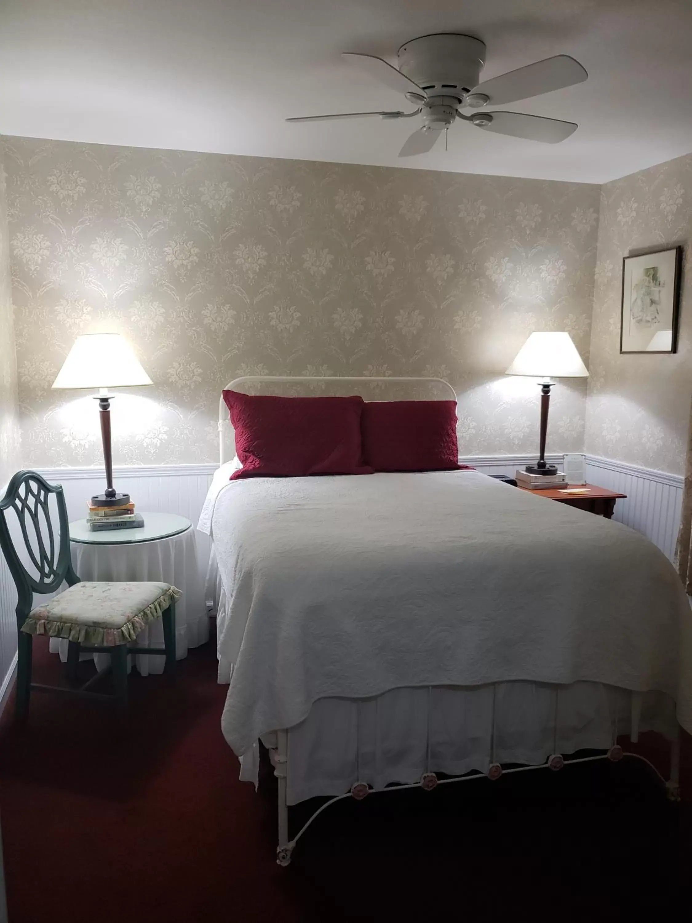 Photo of the whole room, Bed in Eagle Harbor Inn