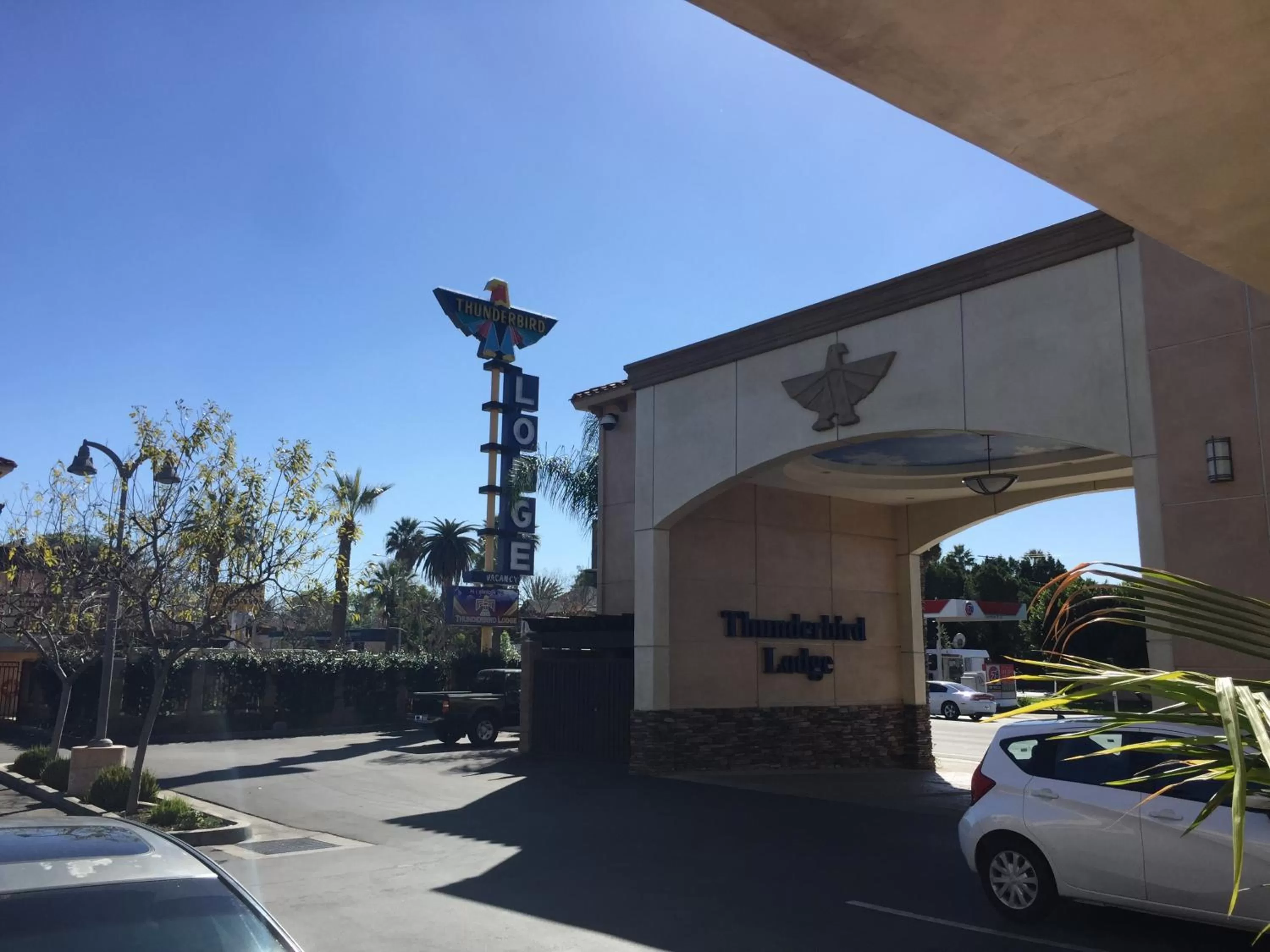Facade/entrance in Thunderbird Lodge