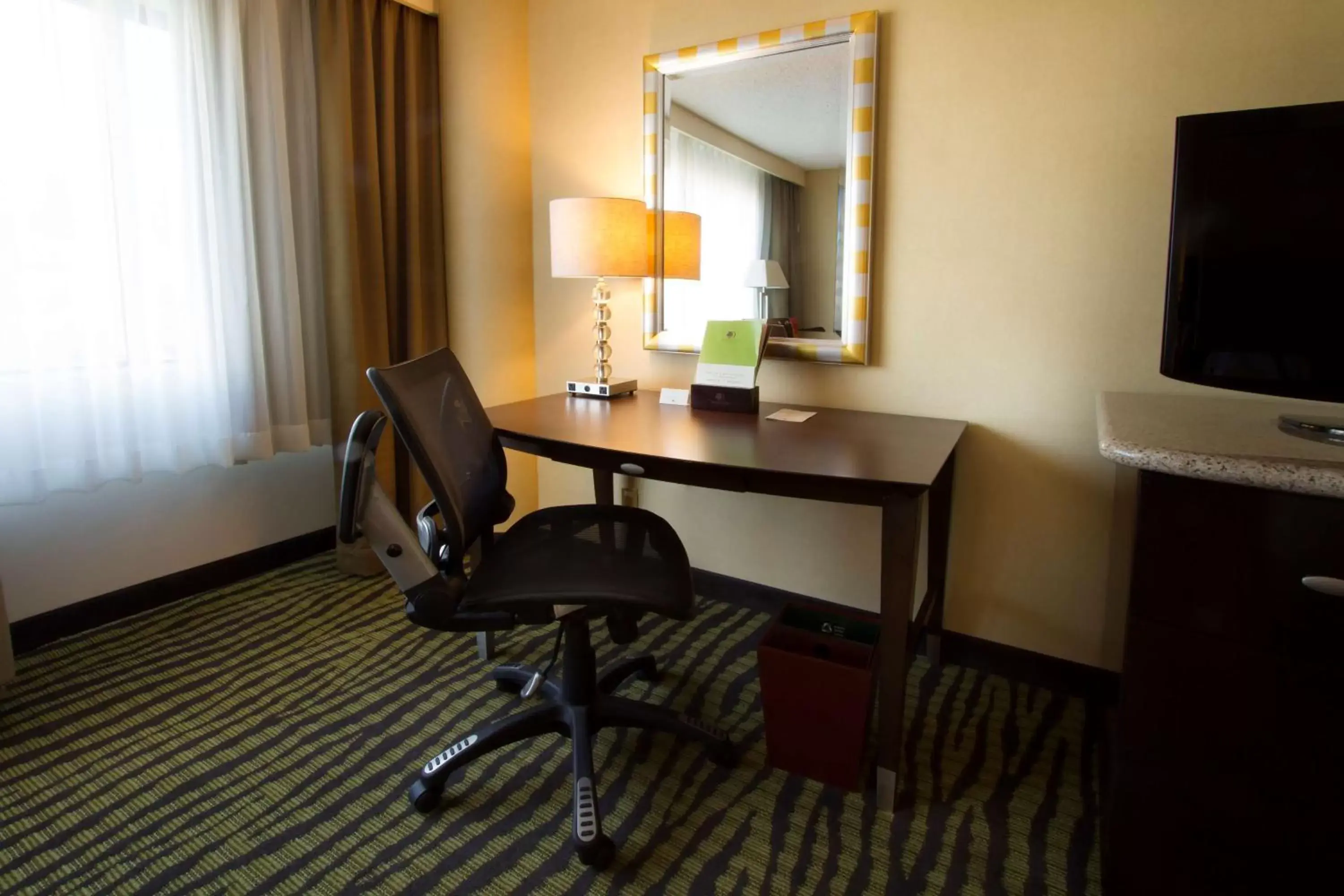 Bed, TV/Entertainment Center in DoubleTree by Hilton Orange County Airport