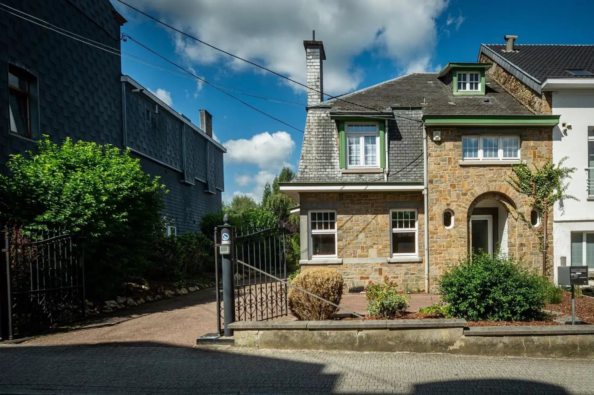 Property Building in La Villa des Fleurs