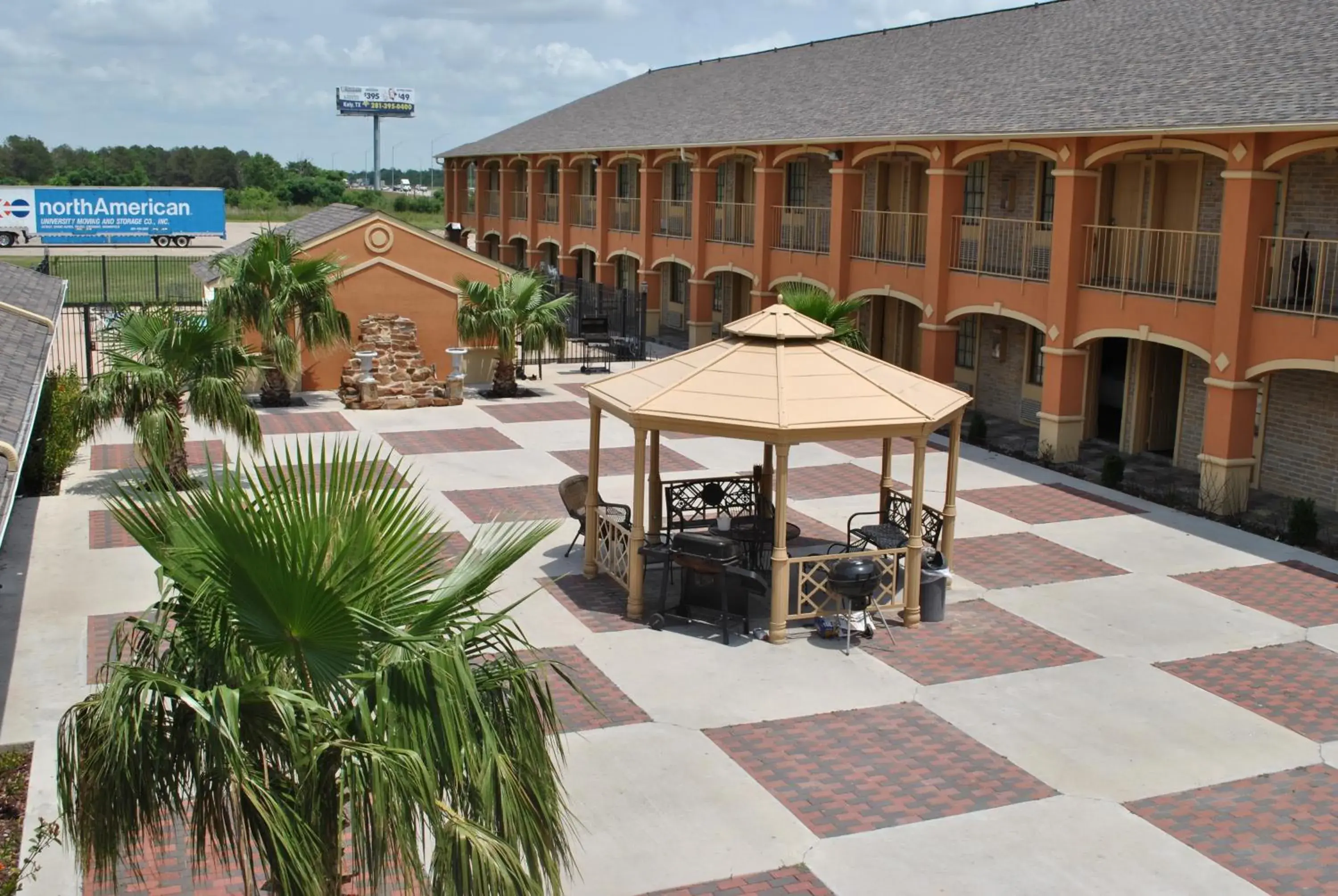 Facade/entrance in Executive Inn Brookshire