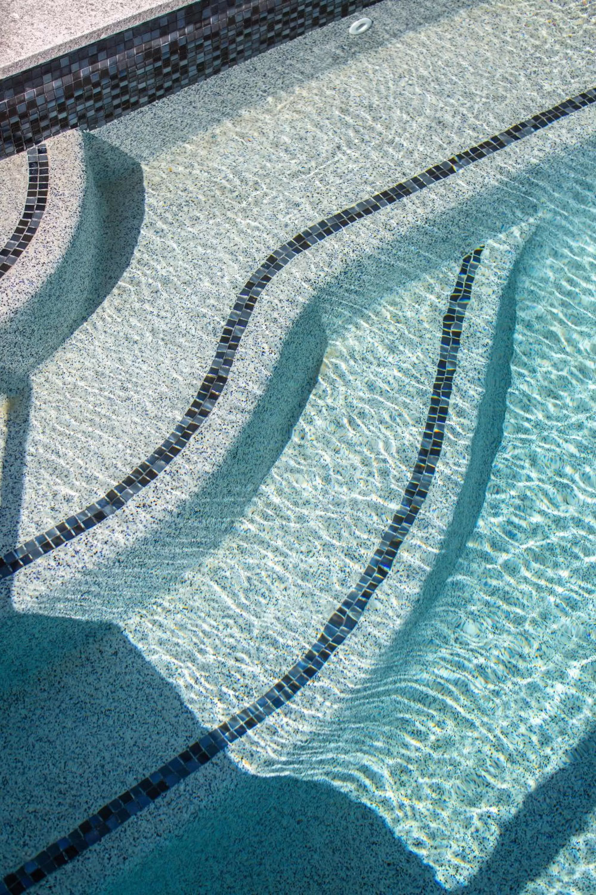 Swimming pool in Vue Broadbeach - Official