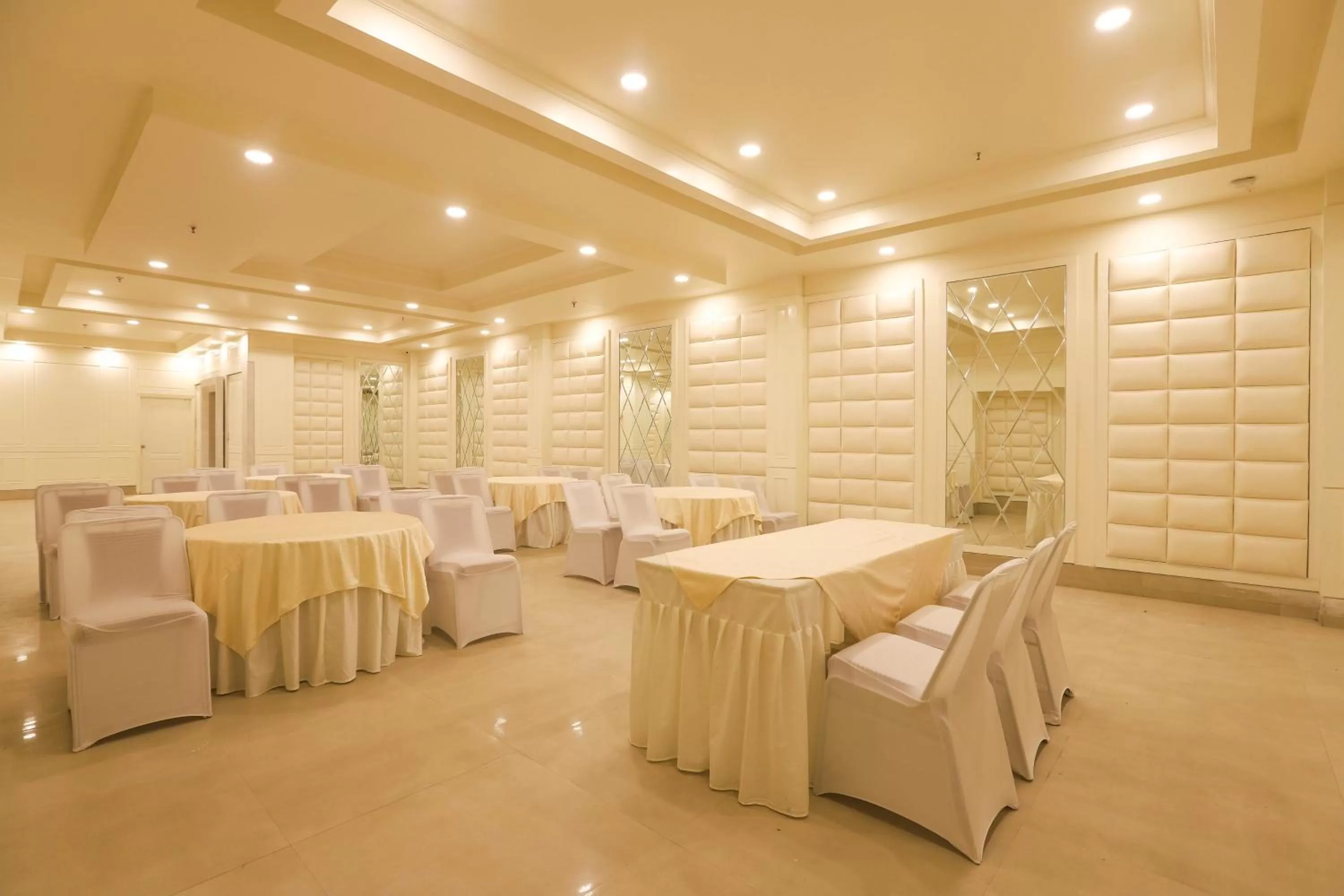 Banquet/Function facilities in Hotel Magenta Jaipur