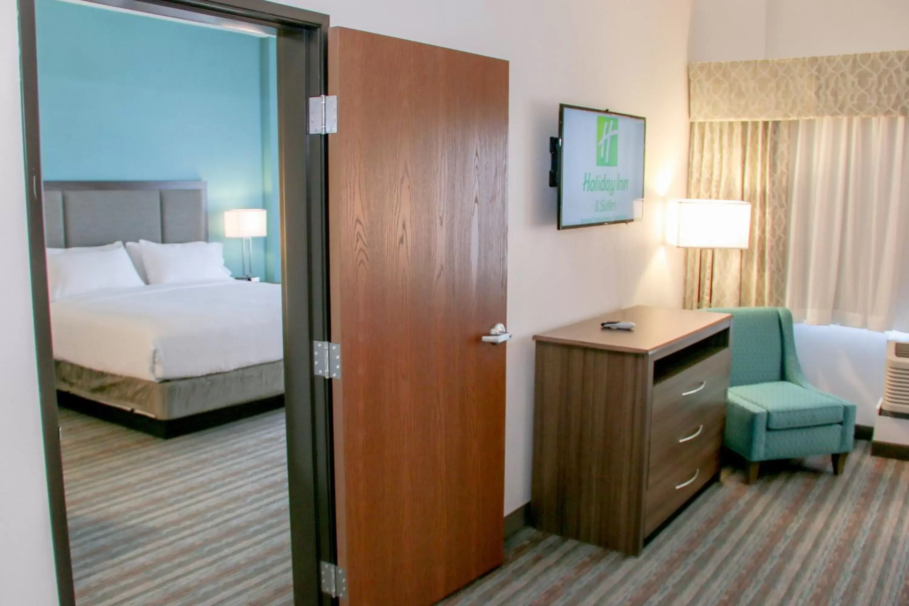 Bedroom, Bed in Holiday Inn Hotel & Suites Denver Tech Center-Centennial, an IHG Hotel