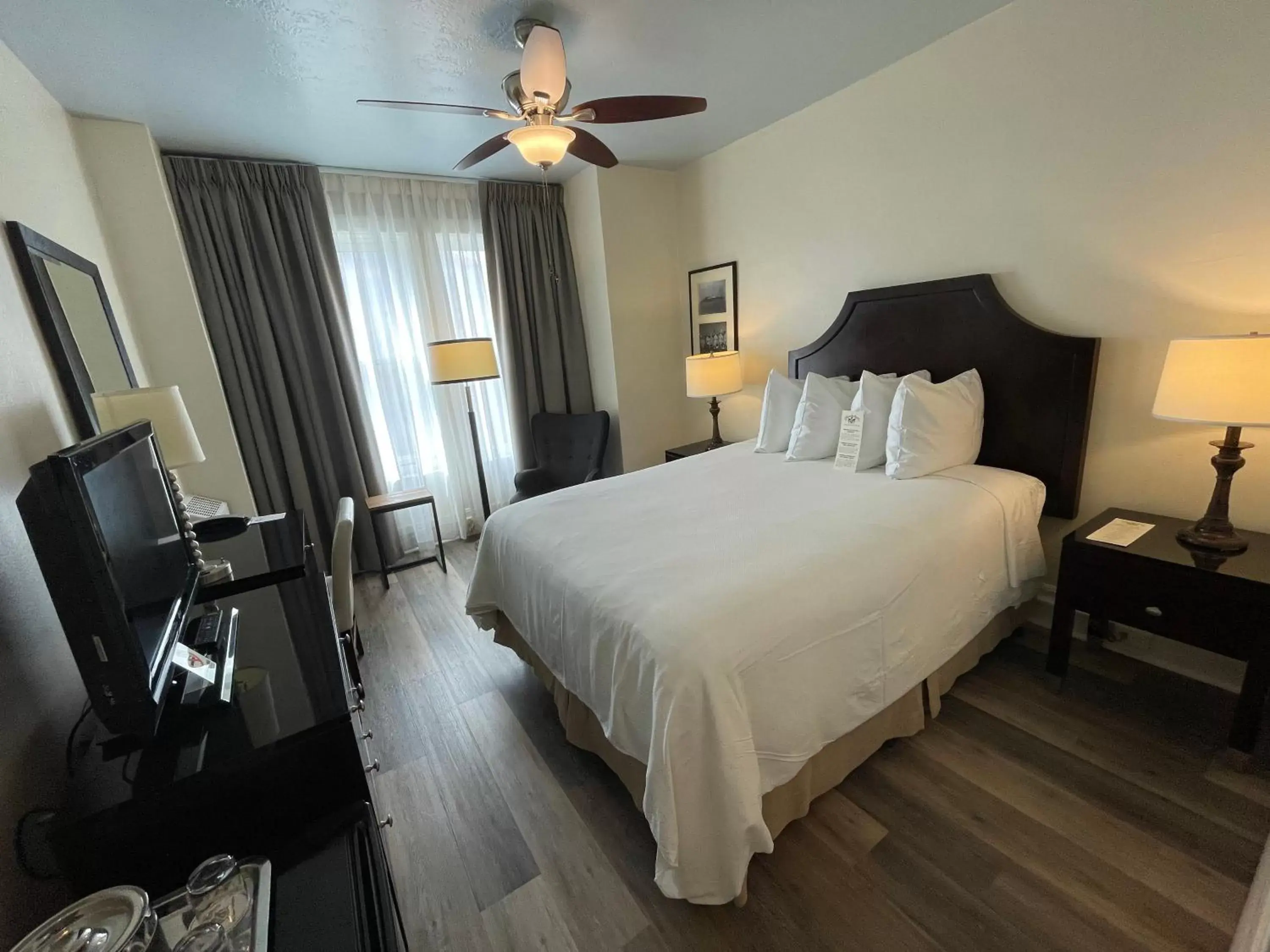 Bedroom, Bed in Chancellor Hotel on Union Square Bedroom, Bed in Chancellor Hotel on Union Square