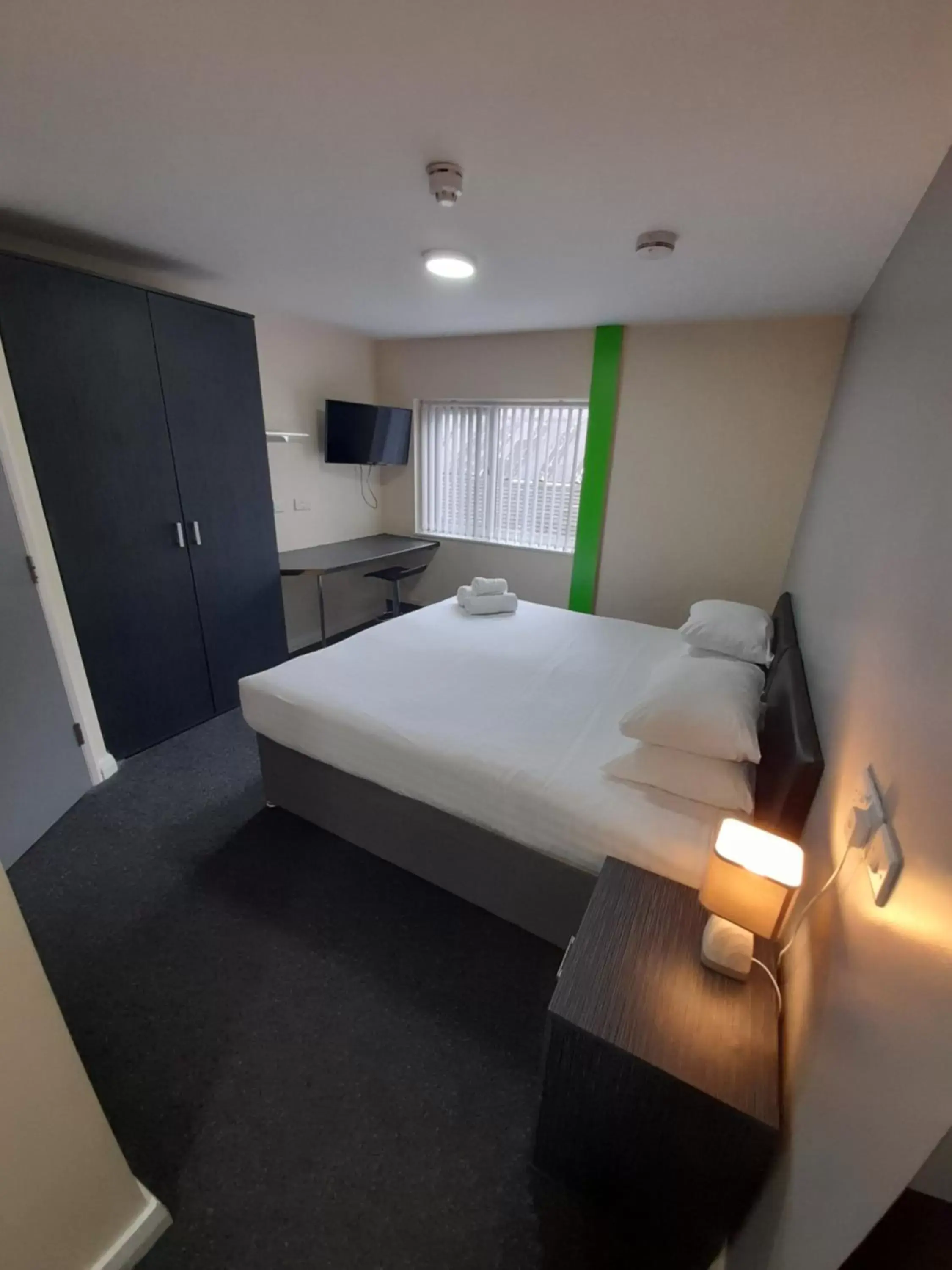 Bedroom, Bed in Lymedale Suites Studios & Aparthotel in NEWCASTLE UNDER LYME & STOKE