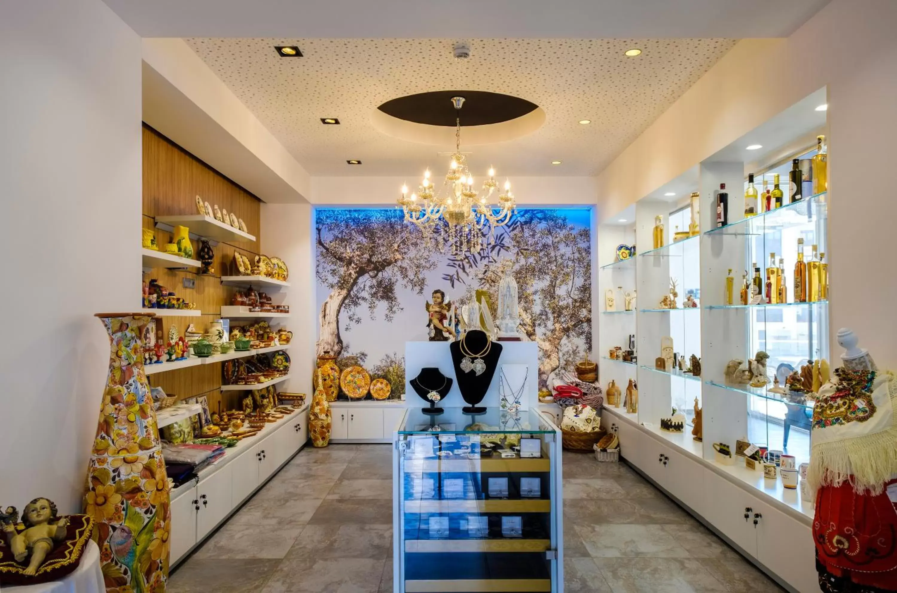 On-site shops in Hotel Serra d'Aire - Boutique Hotel