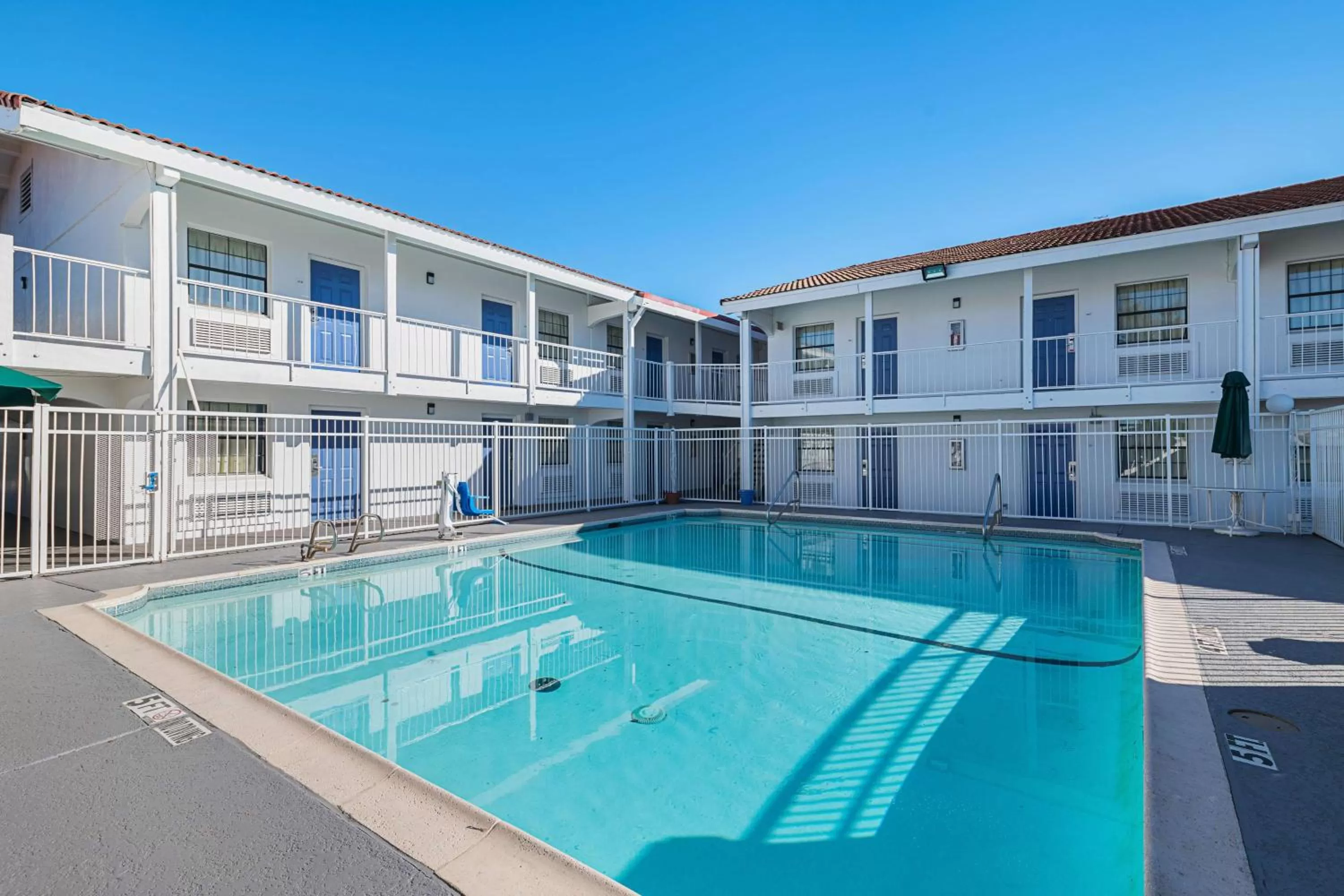 Day in Motel 6-Grand Prairie, TX - Interstate 30