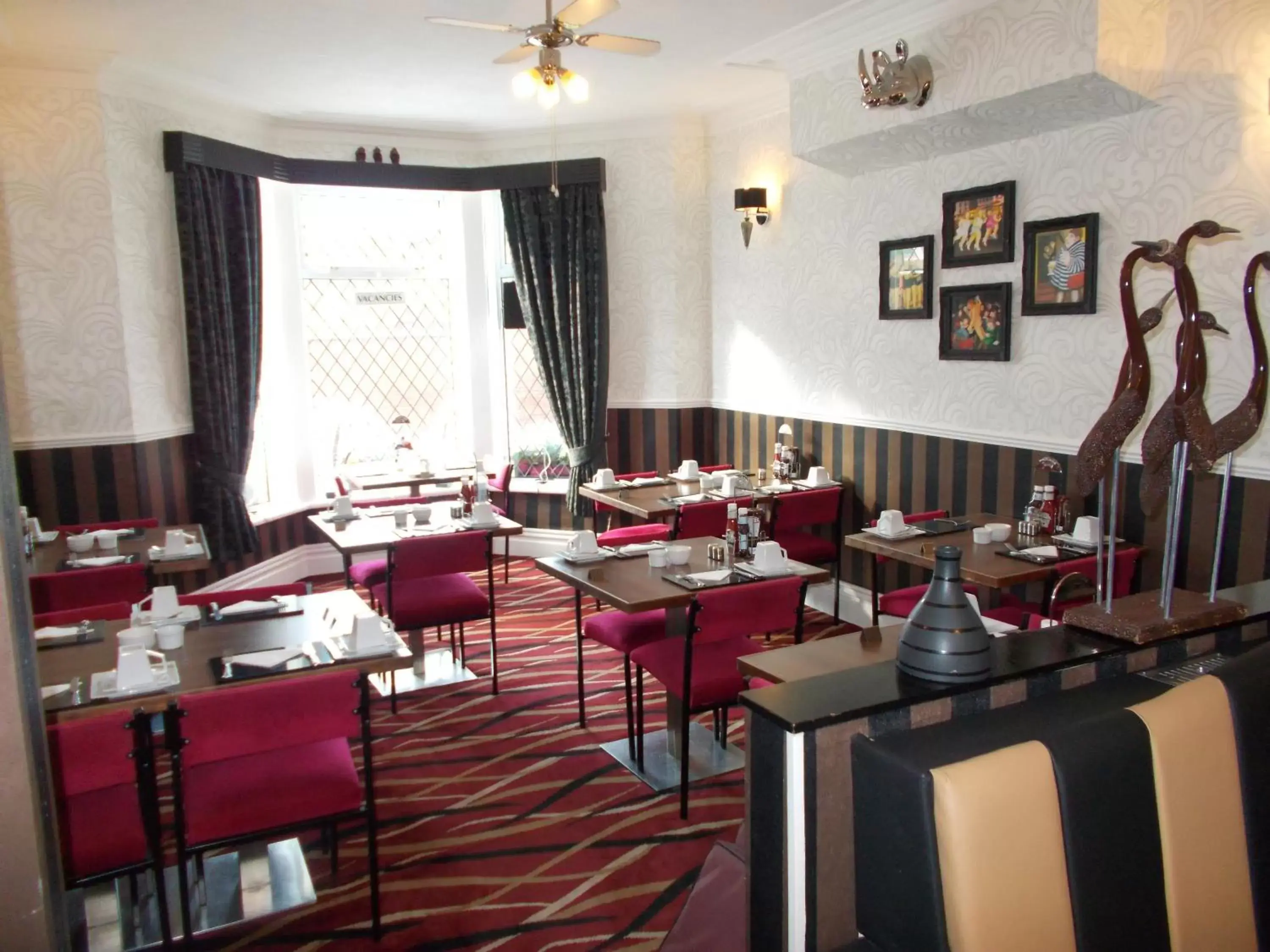 Restaurant/Places to Eat in Delamere Hotel