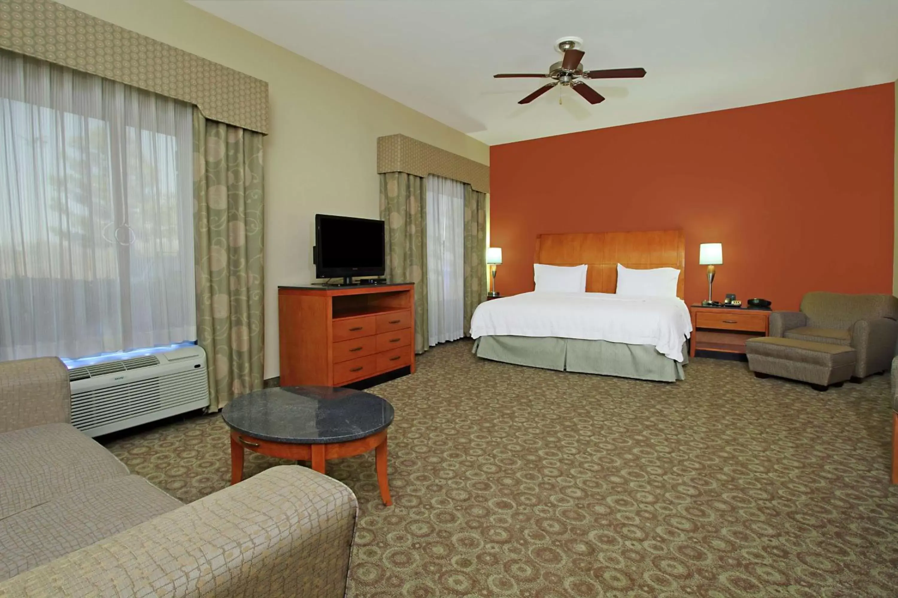 Bedroom, Bed in Hampton Inn & Suites Buffalo