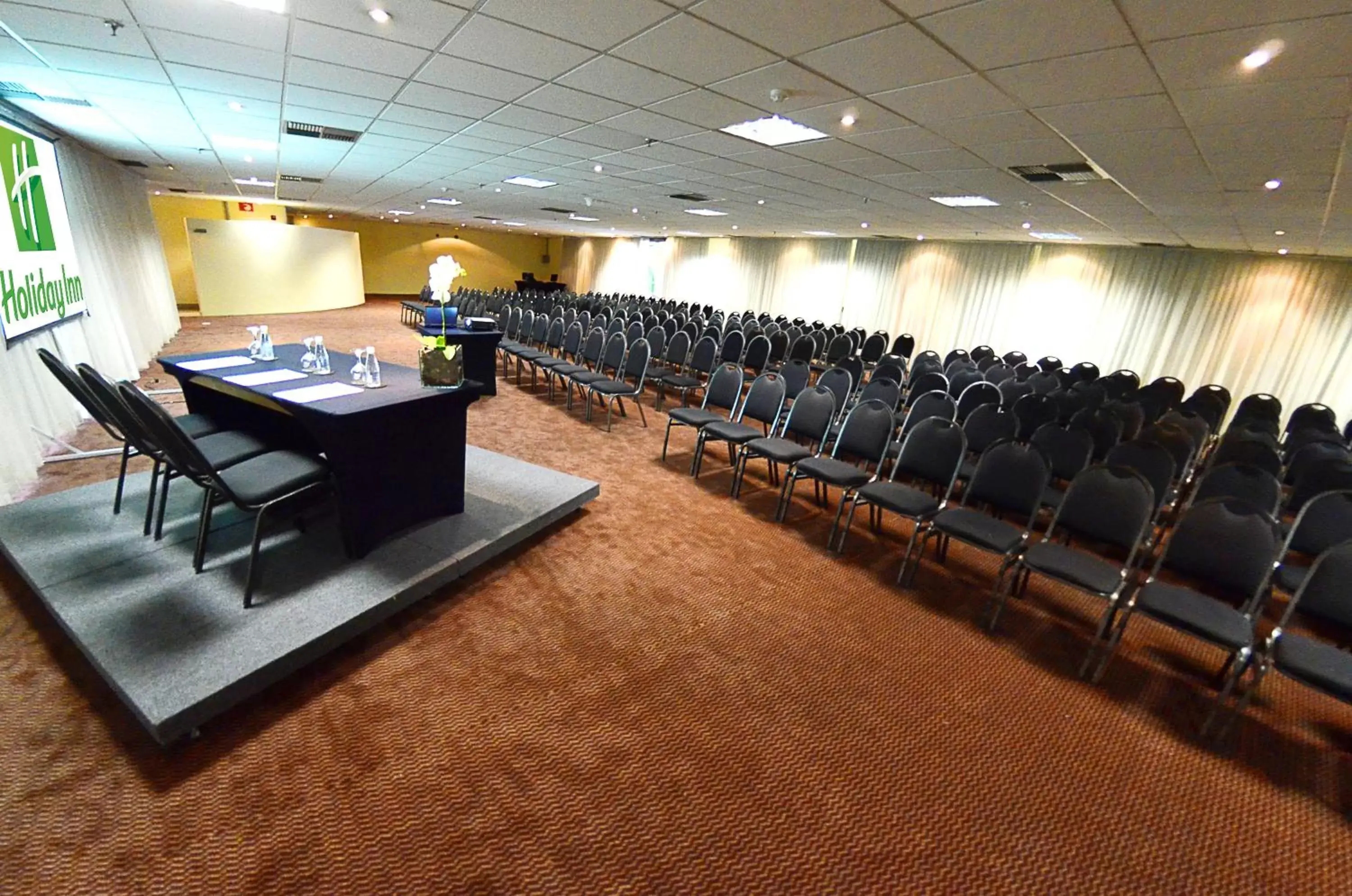 Meeting/conference room in Holiday Inn Parque Anhembi, an IHG Hotel