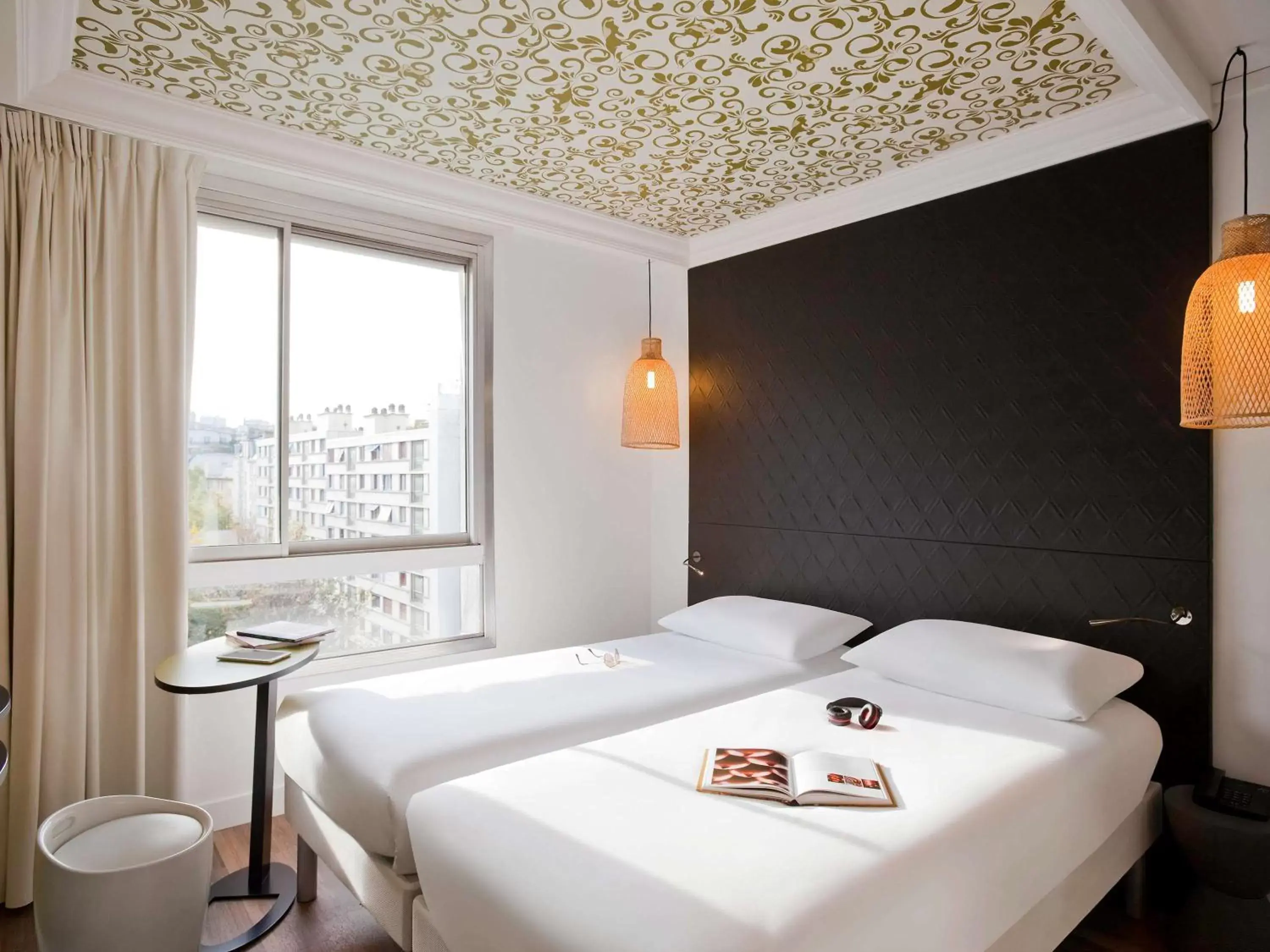 Photo of the whole room, Bed in ibis Styles Paris Buttes Chaumont