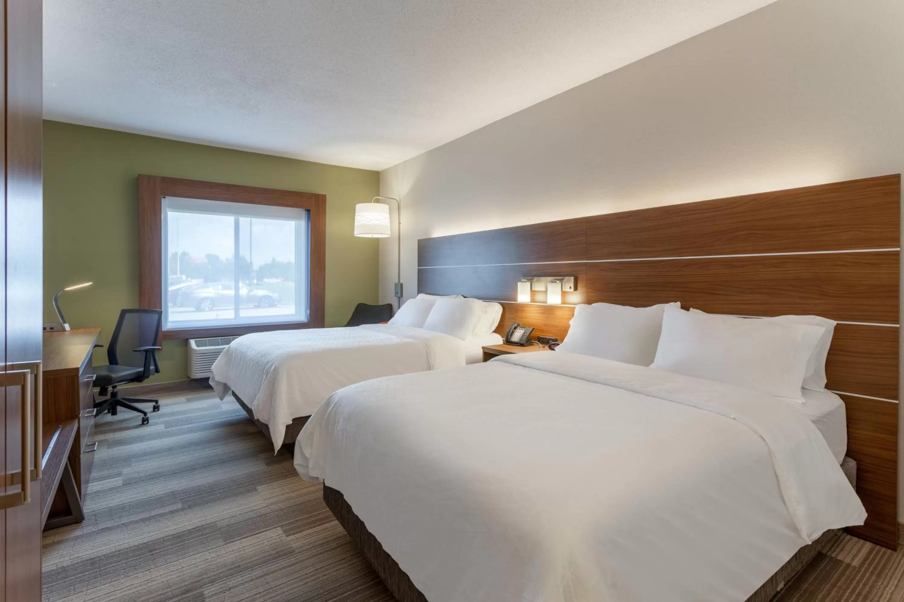 Photo of the whole room, Bed in Holiday Inn Express Hotel & Suites Burlington by IHG