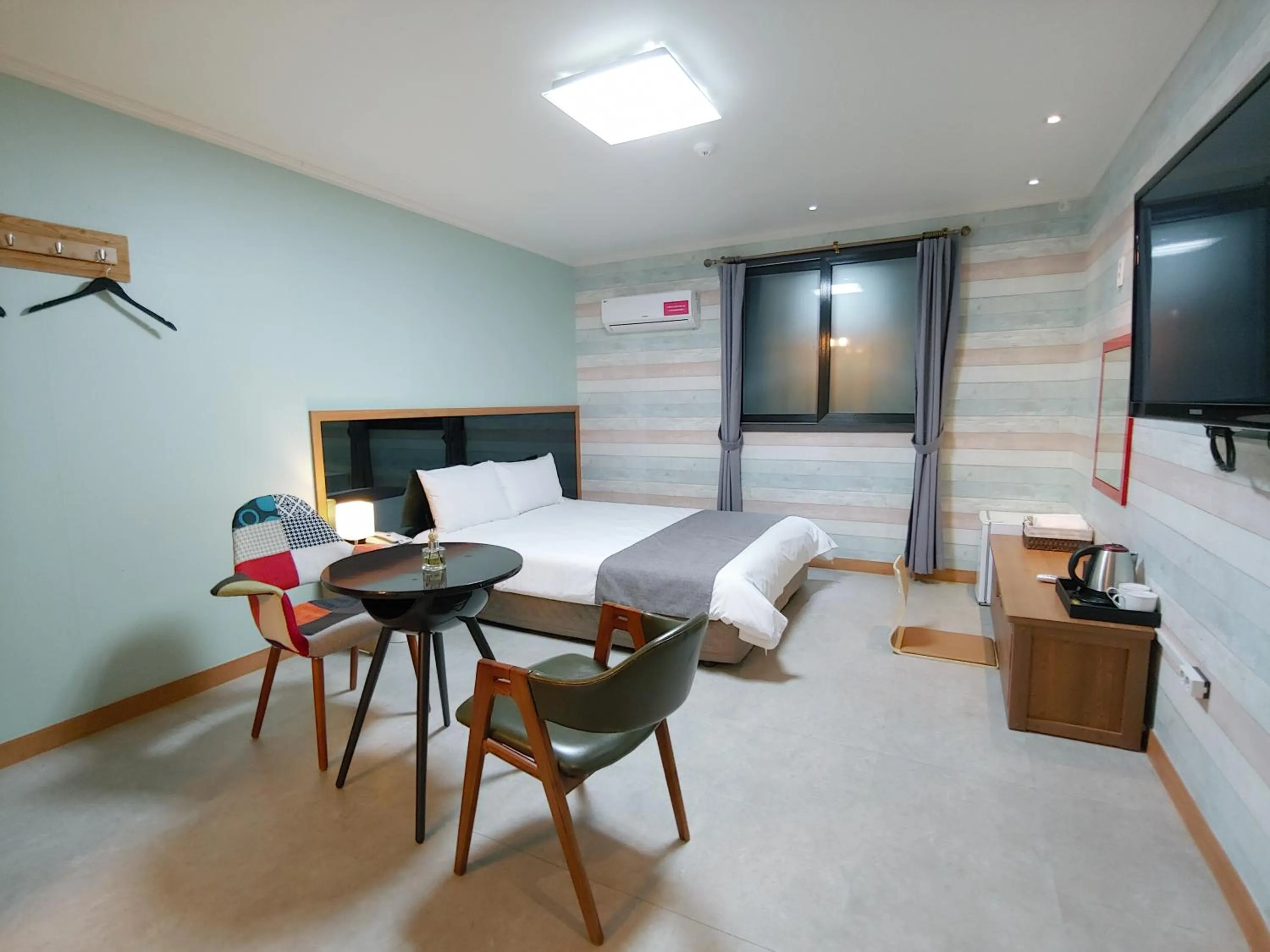 Decorative detail, Bed in Hotel Tong Yeondong Jeju