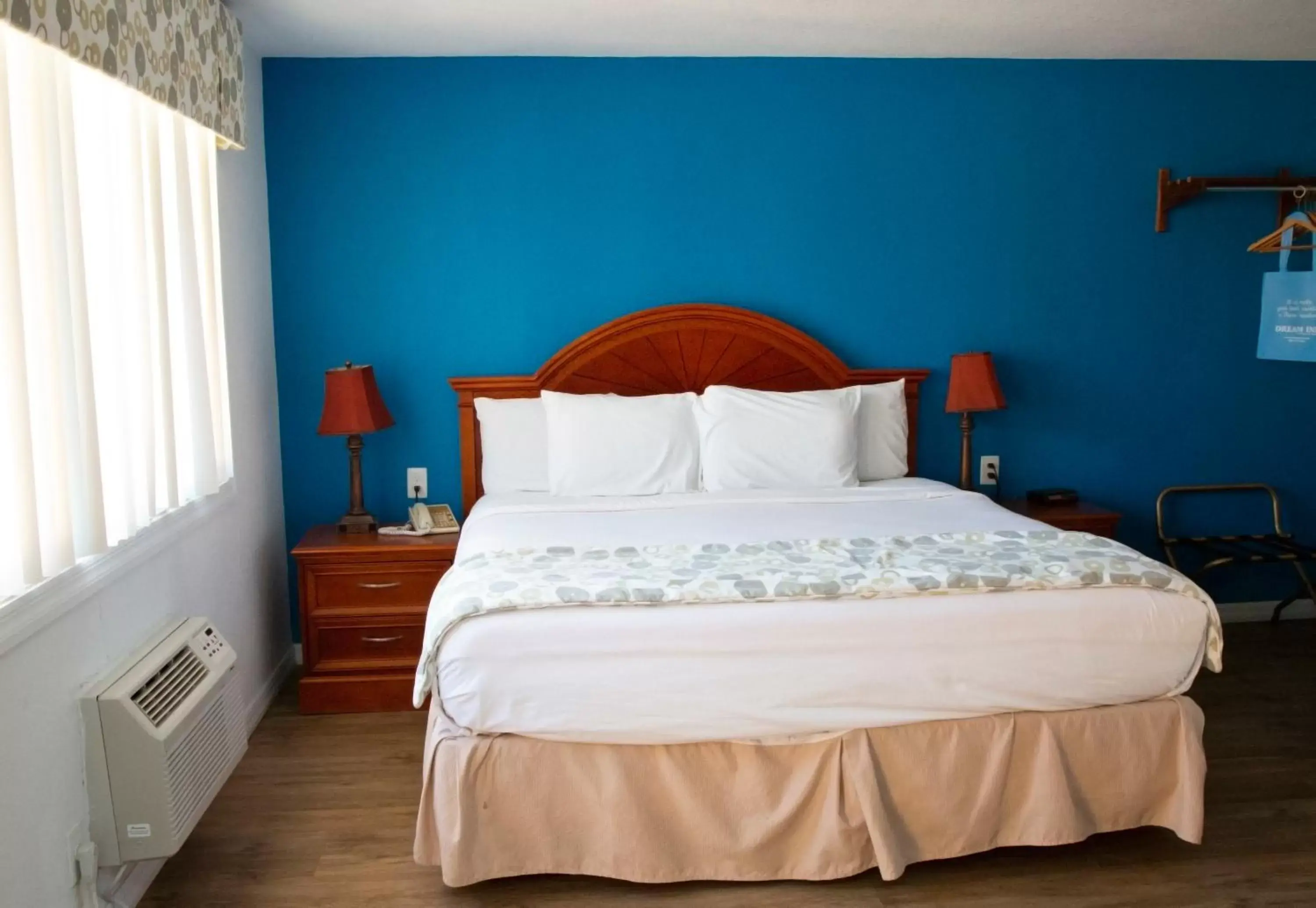 Bedroom, Bed in Daytona Dream Inn By AmeriVu