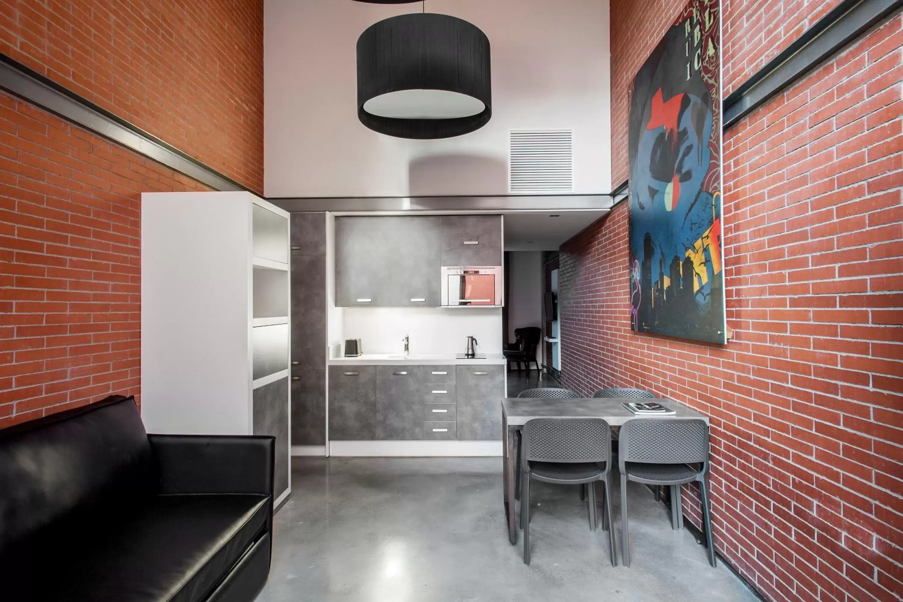 Living room, Kitchen/Kitchenette in Barcelona Apartment Republica