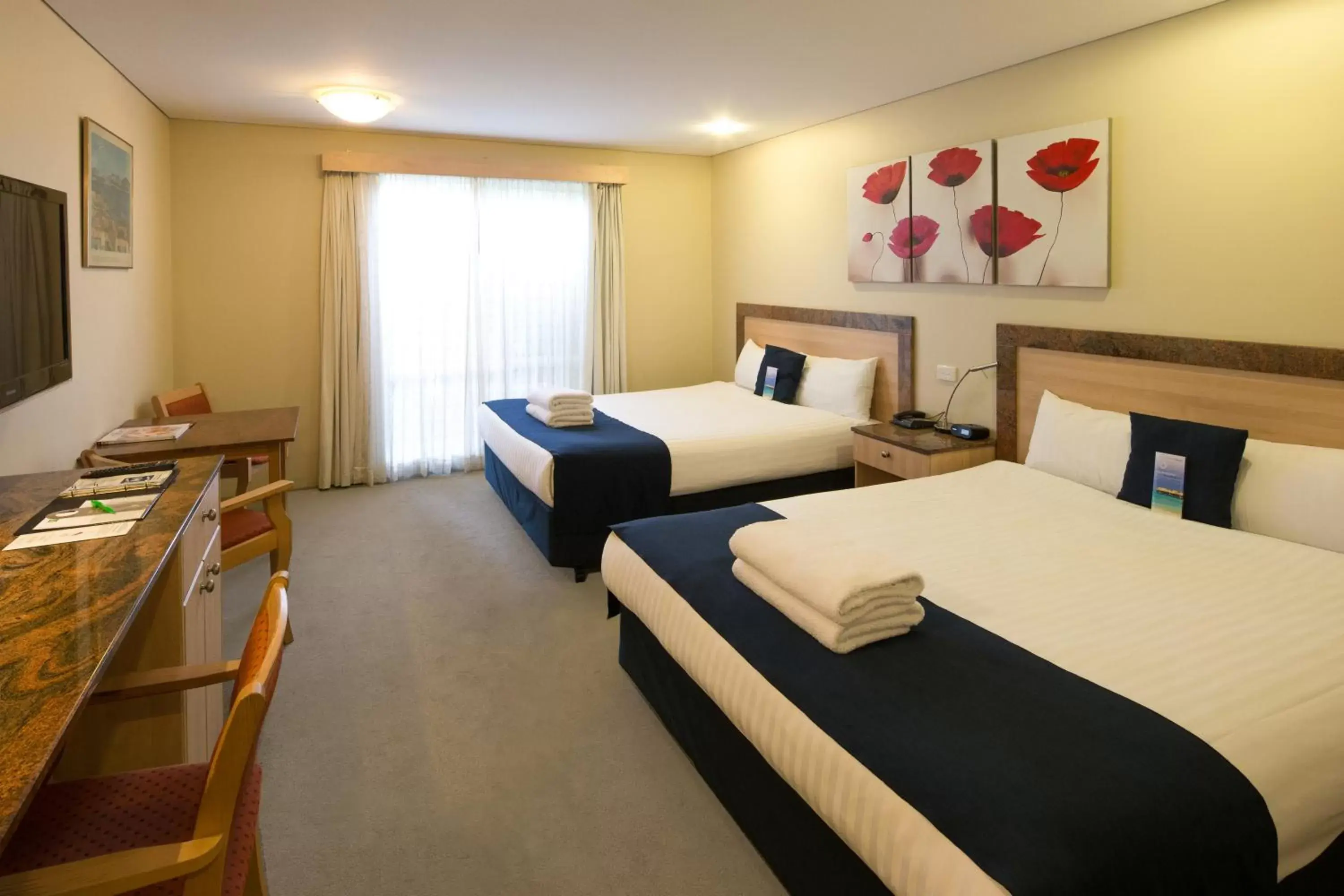 Superior Queen Room in ibis Styles Canberra