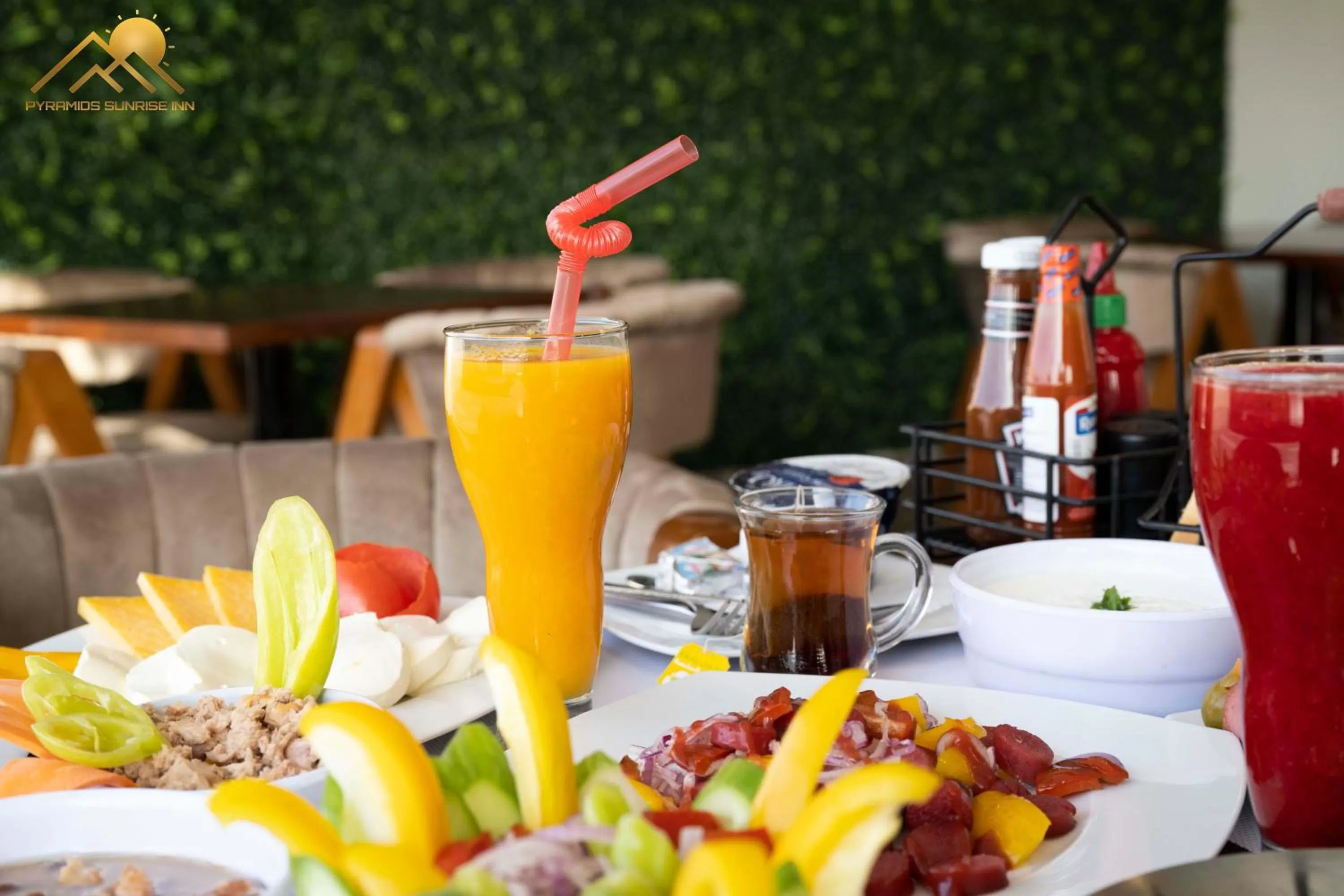 Restaurant/places to eat in Pyramids sunrise inn