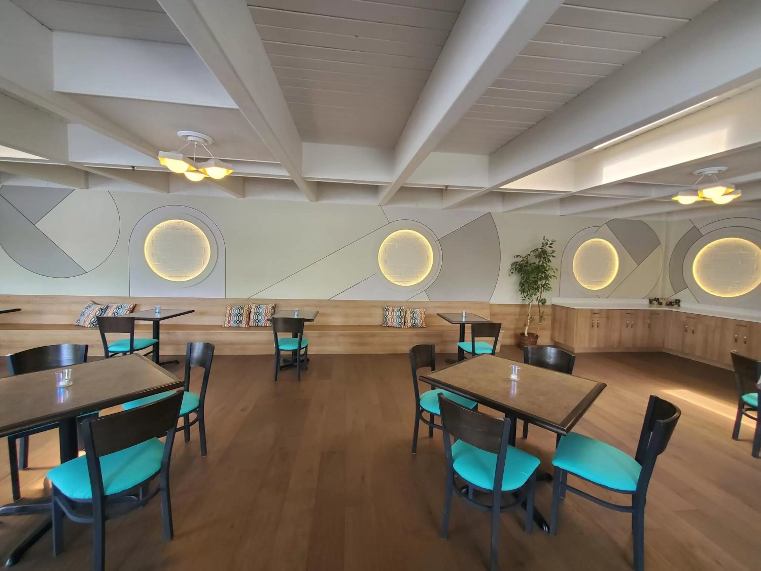 Lobby or reception, Restaurant/Places to Eat in Hotel Thea Tacoma, Ascend Hotel Collection