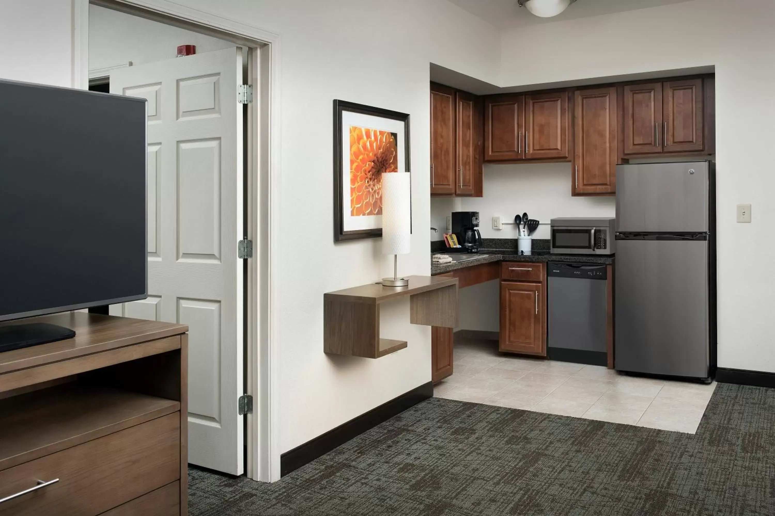 Kitchen or kitchenette, Kitchen/Kitchenette in Staybridge Suites Greenville I-85 Woodruff Road, an IHG Hotel