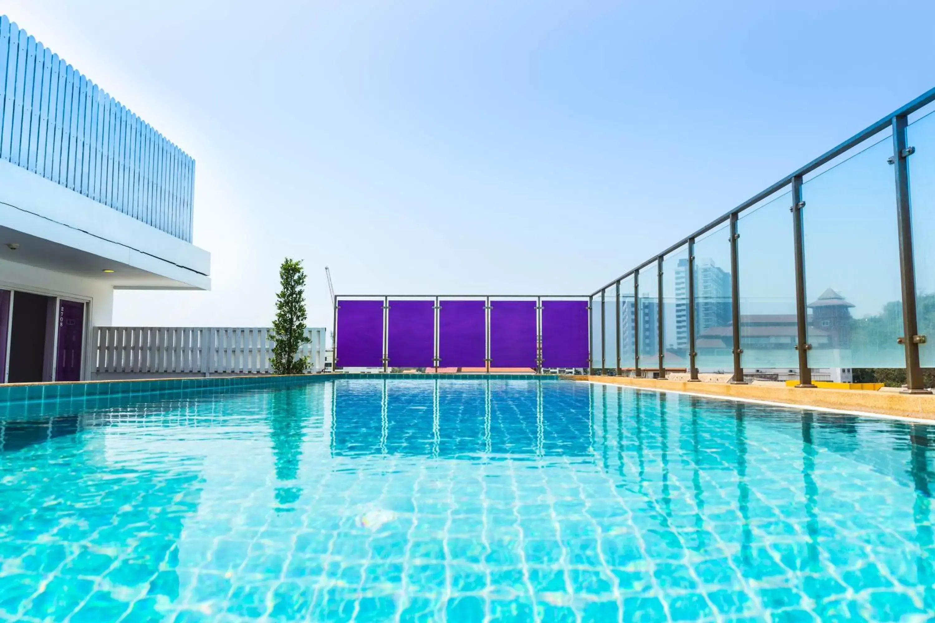 Swimming Pool in Hotel Zing