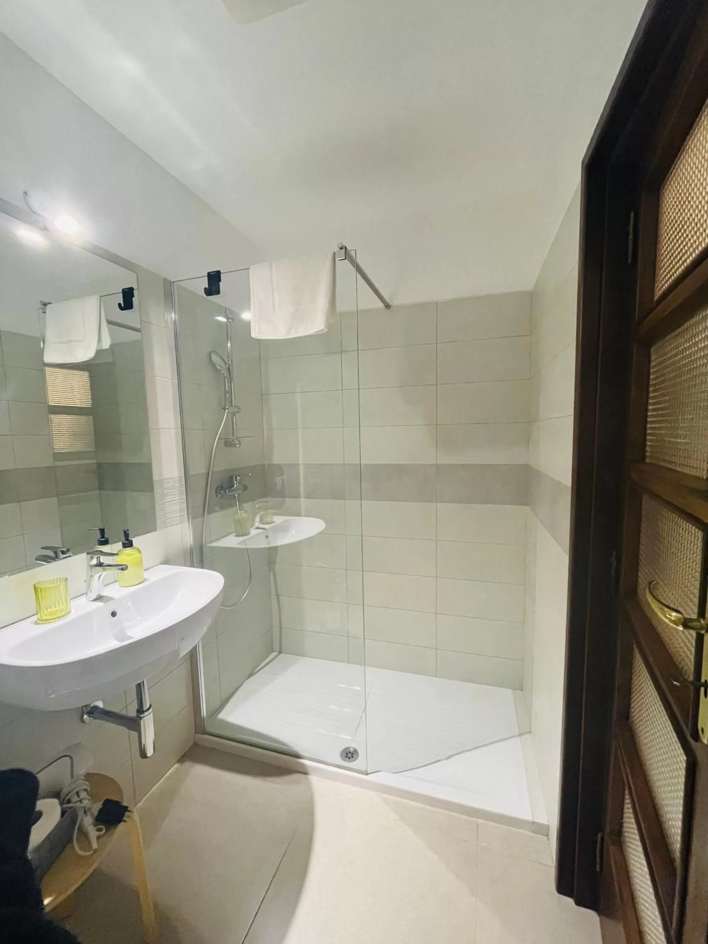 Shower, Bathroom in BnB FICO