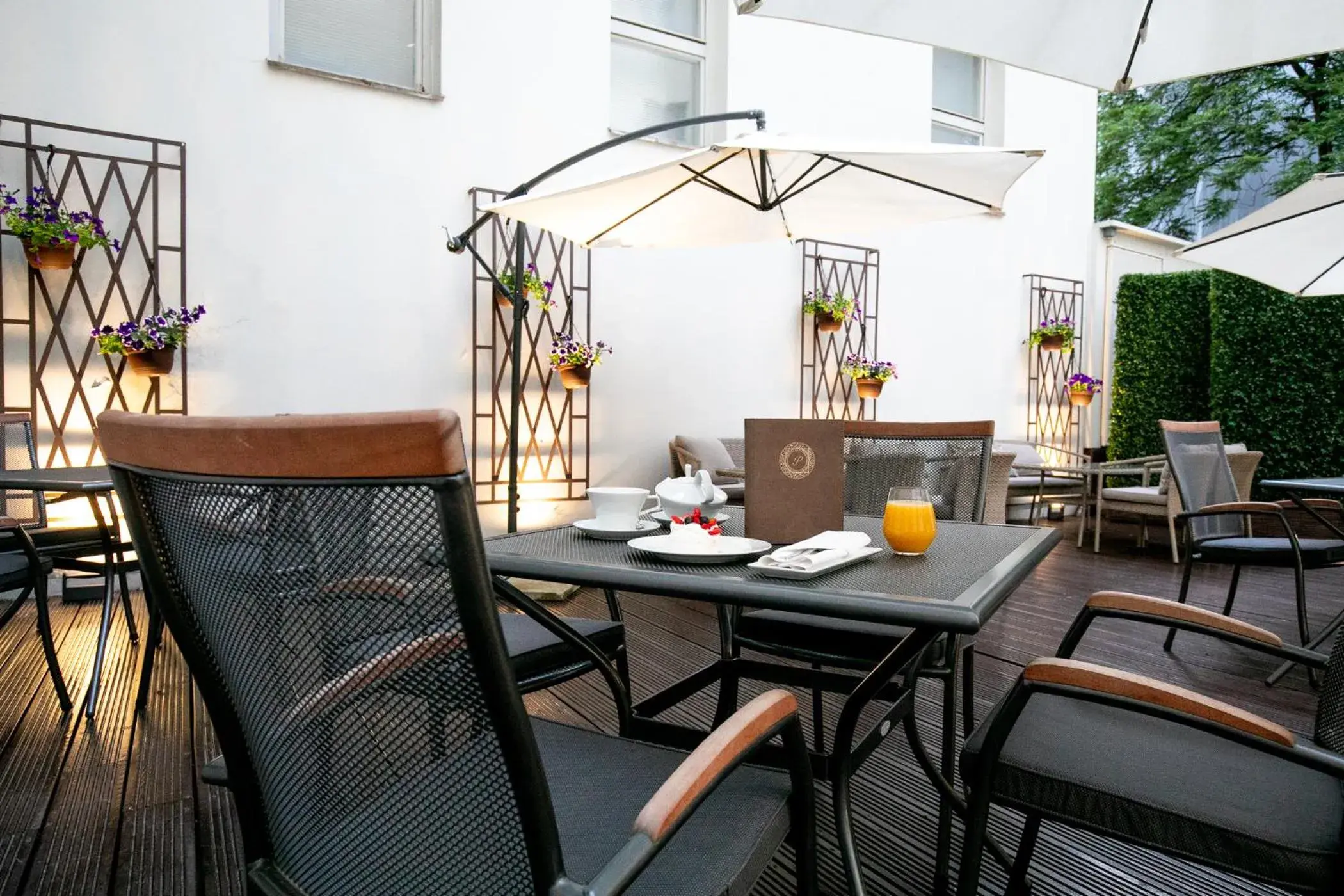 Balcony/Terrace, Restaurant/Places to Eat in Hotel Le Premier