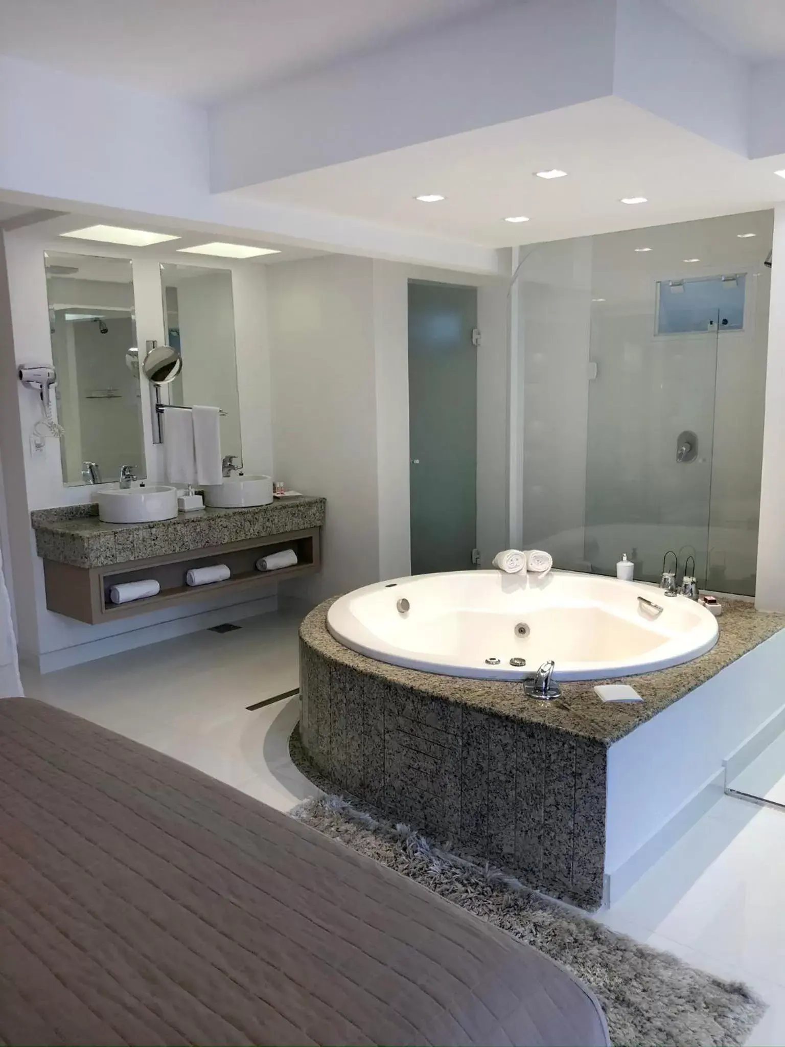 Hot Tub, Bathroom in Hotel Rieger