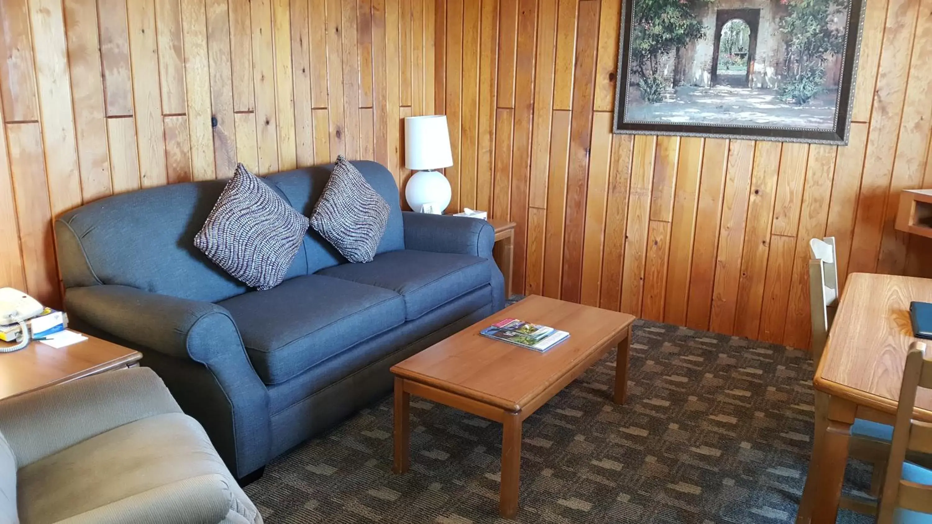 Decorative detail, Seating Area in The Cedarwood Inn & Suites